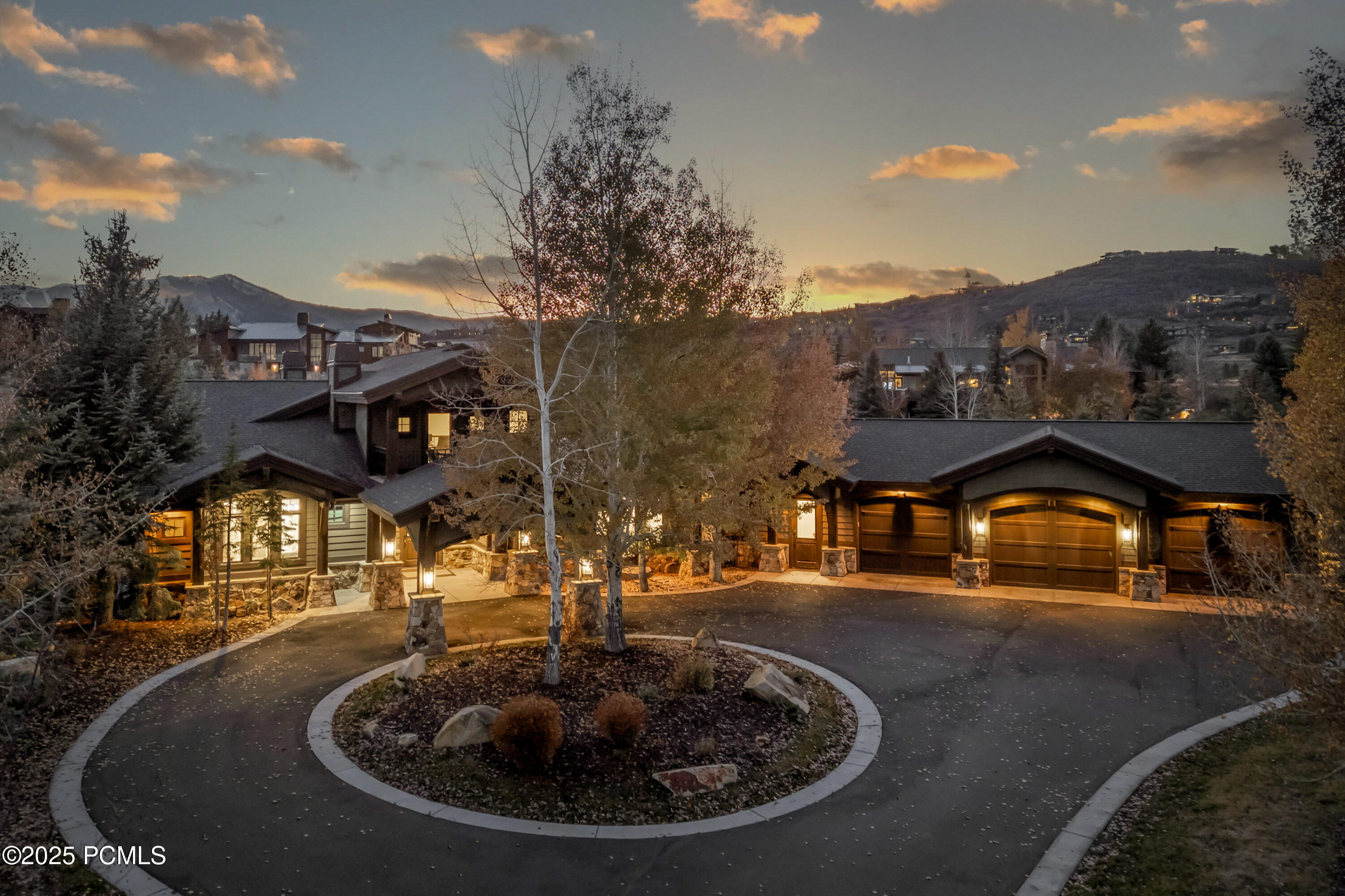 685 Hollyhock Street