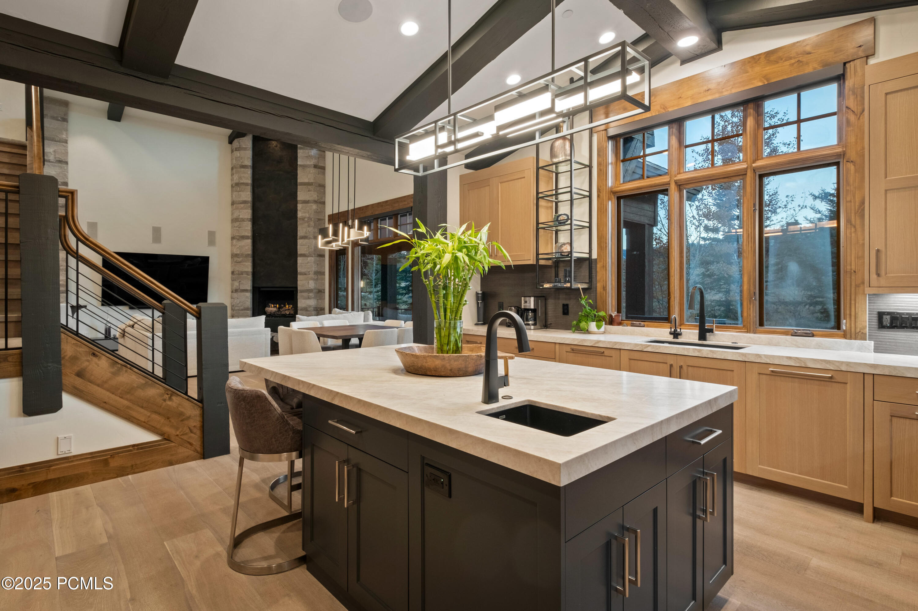 685 Hollyhock Street