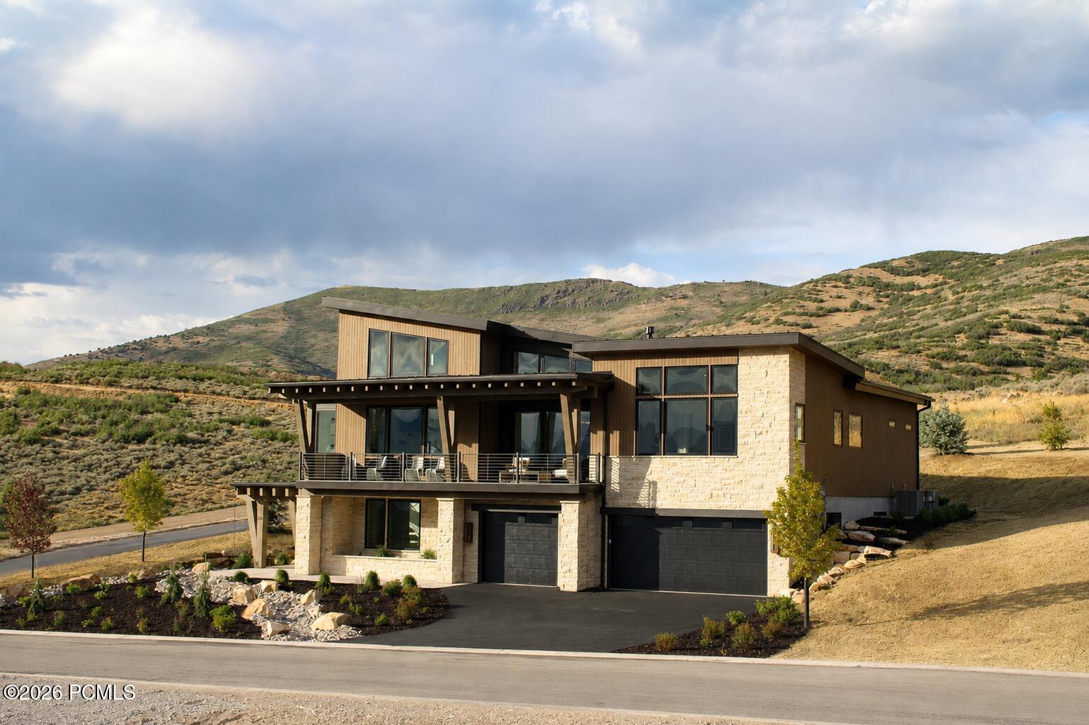 1221 E Coyote View Circle