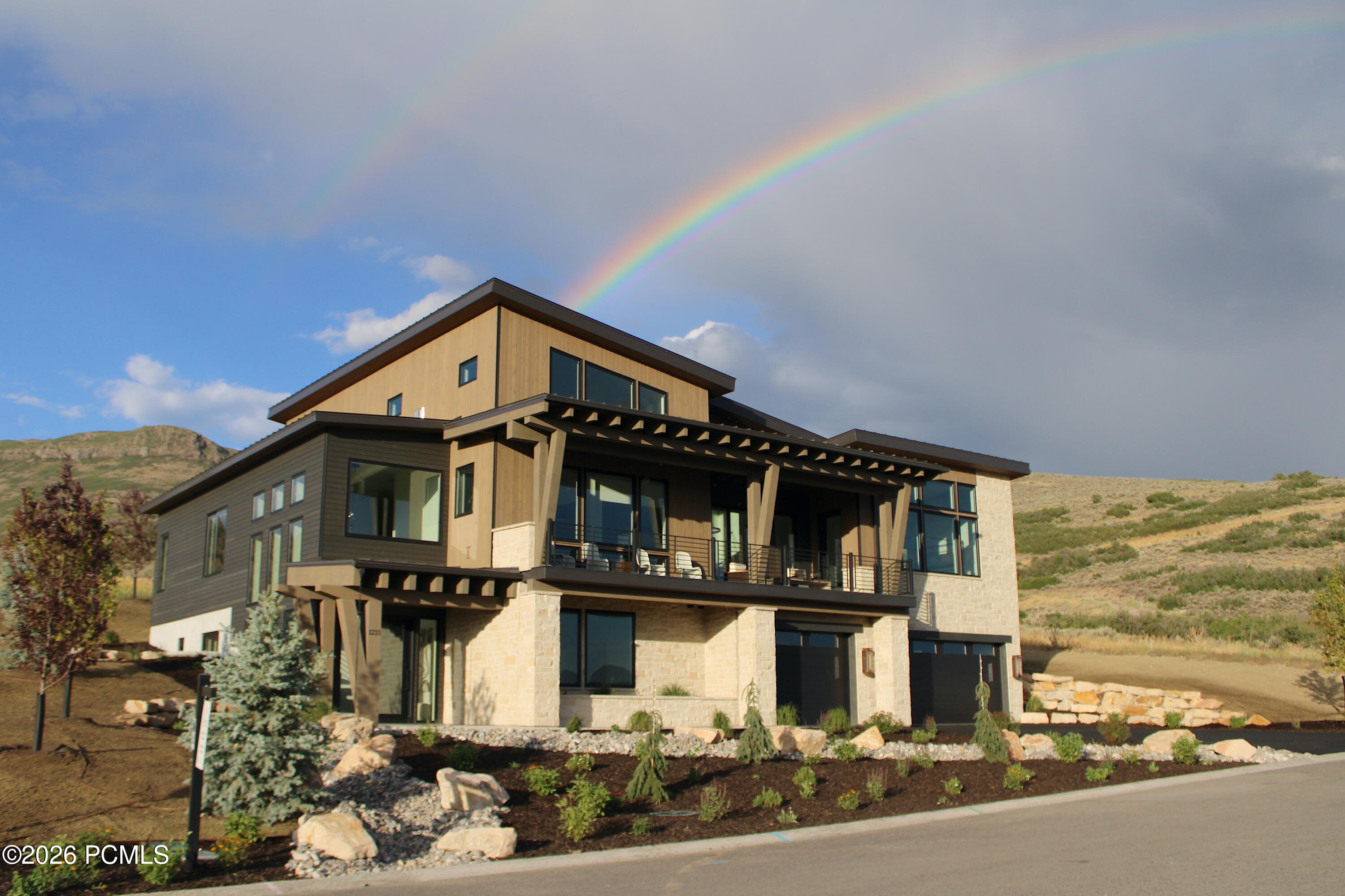 1221 E Coyote View Circle