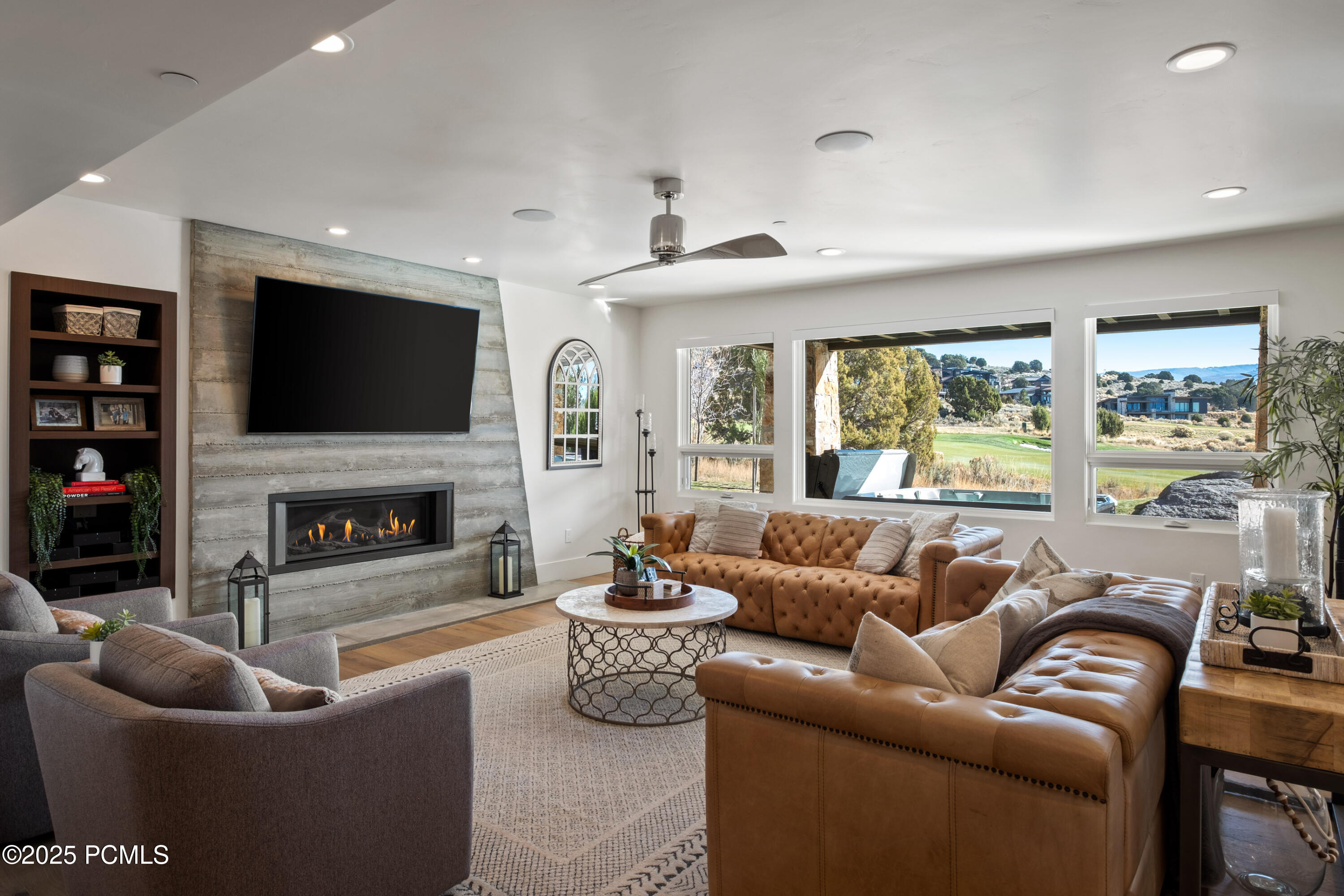 686 N Red Mountain Court