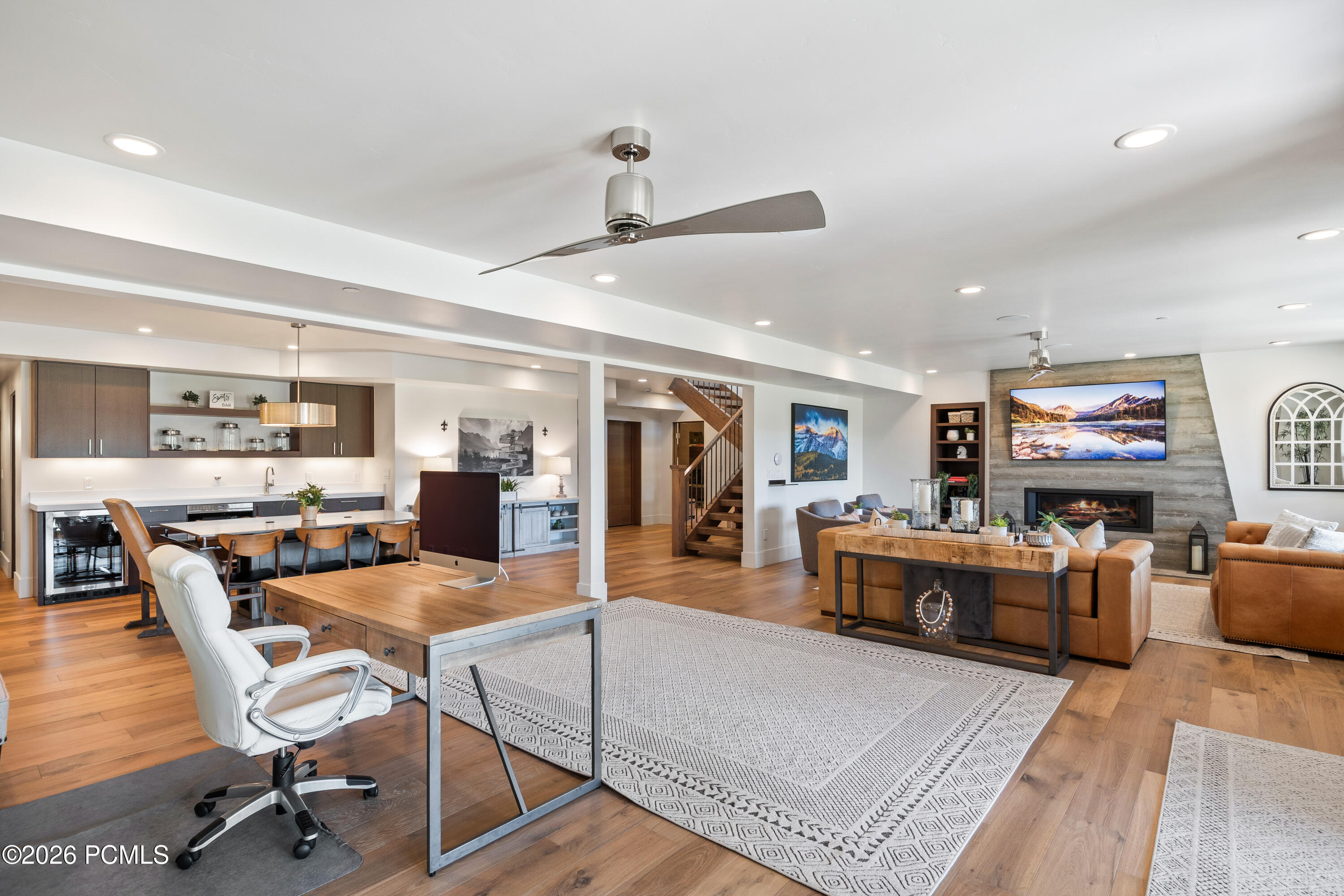 686 N Red Mountain Court