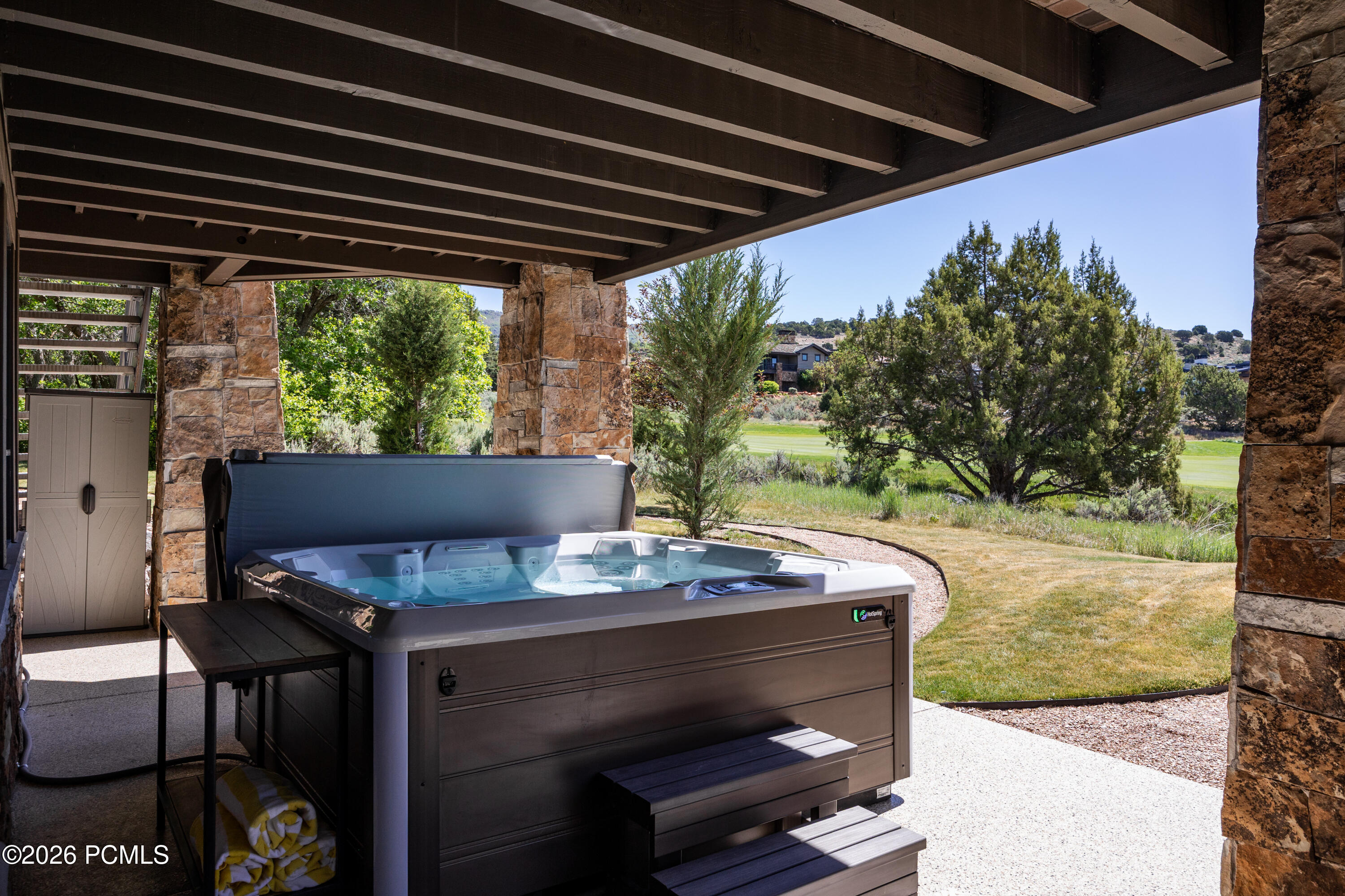 686 N Red Mountain Court