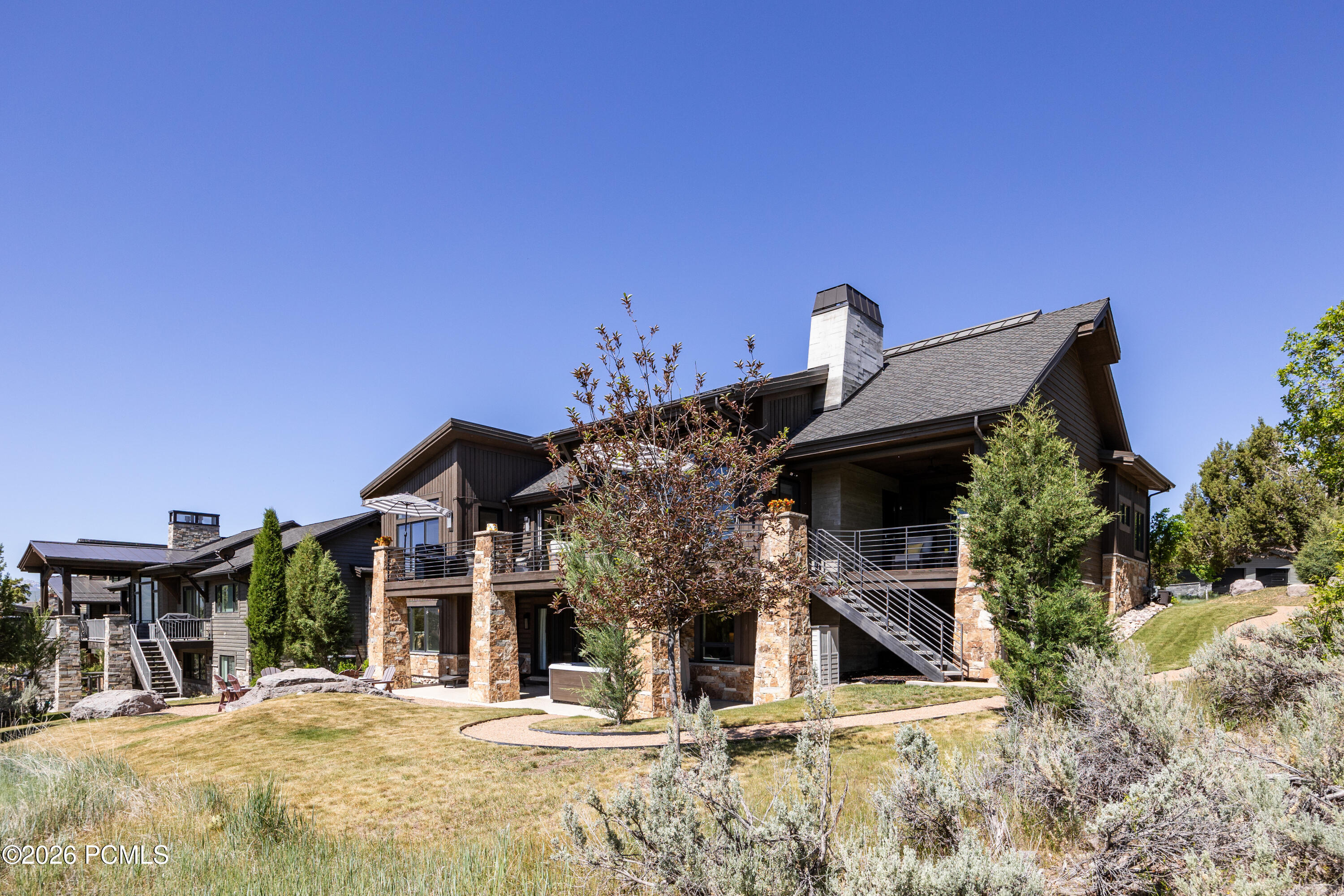 686 N Red Mountain Court