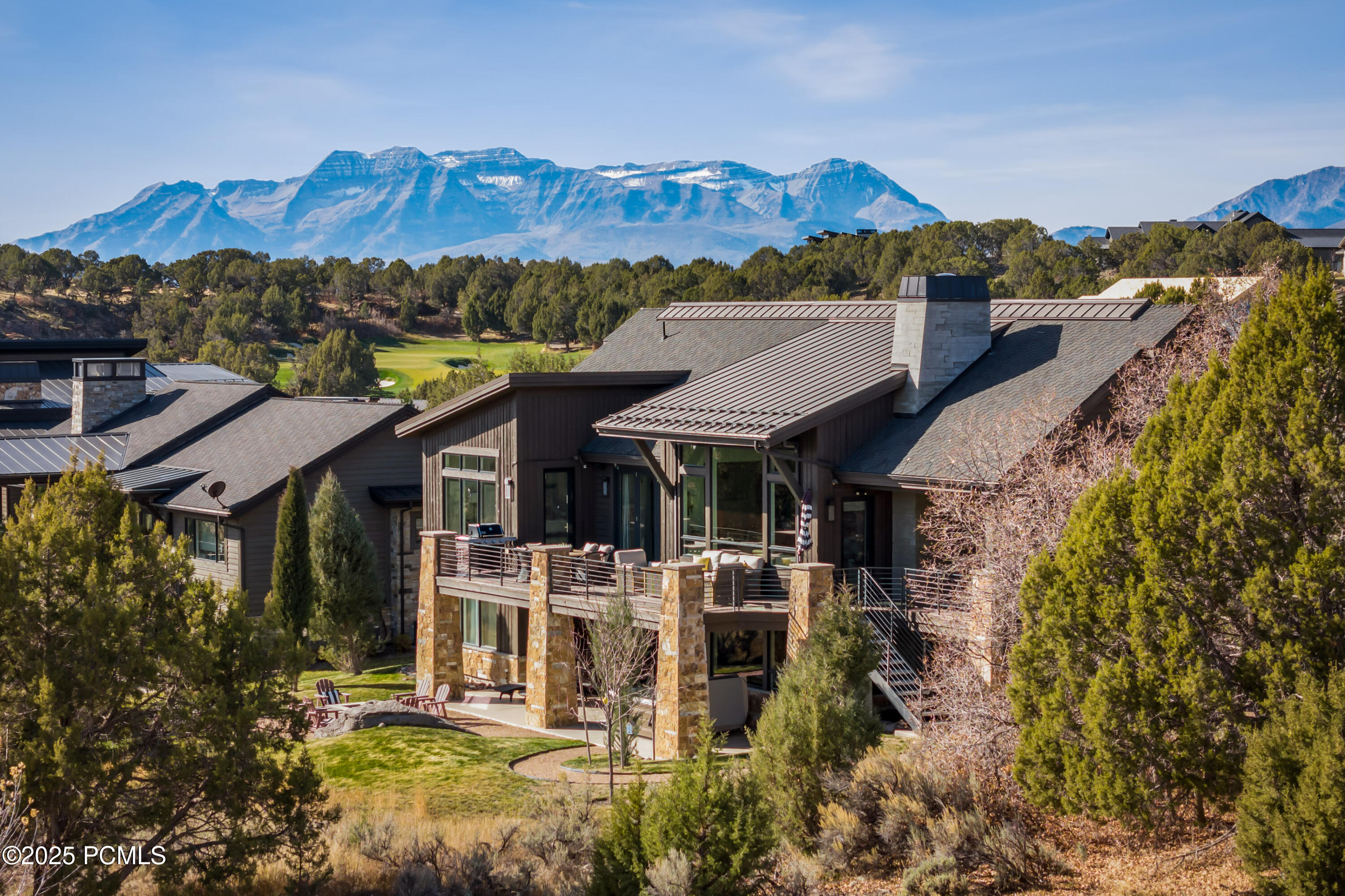 686 N Red Mountain Court