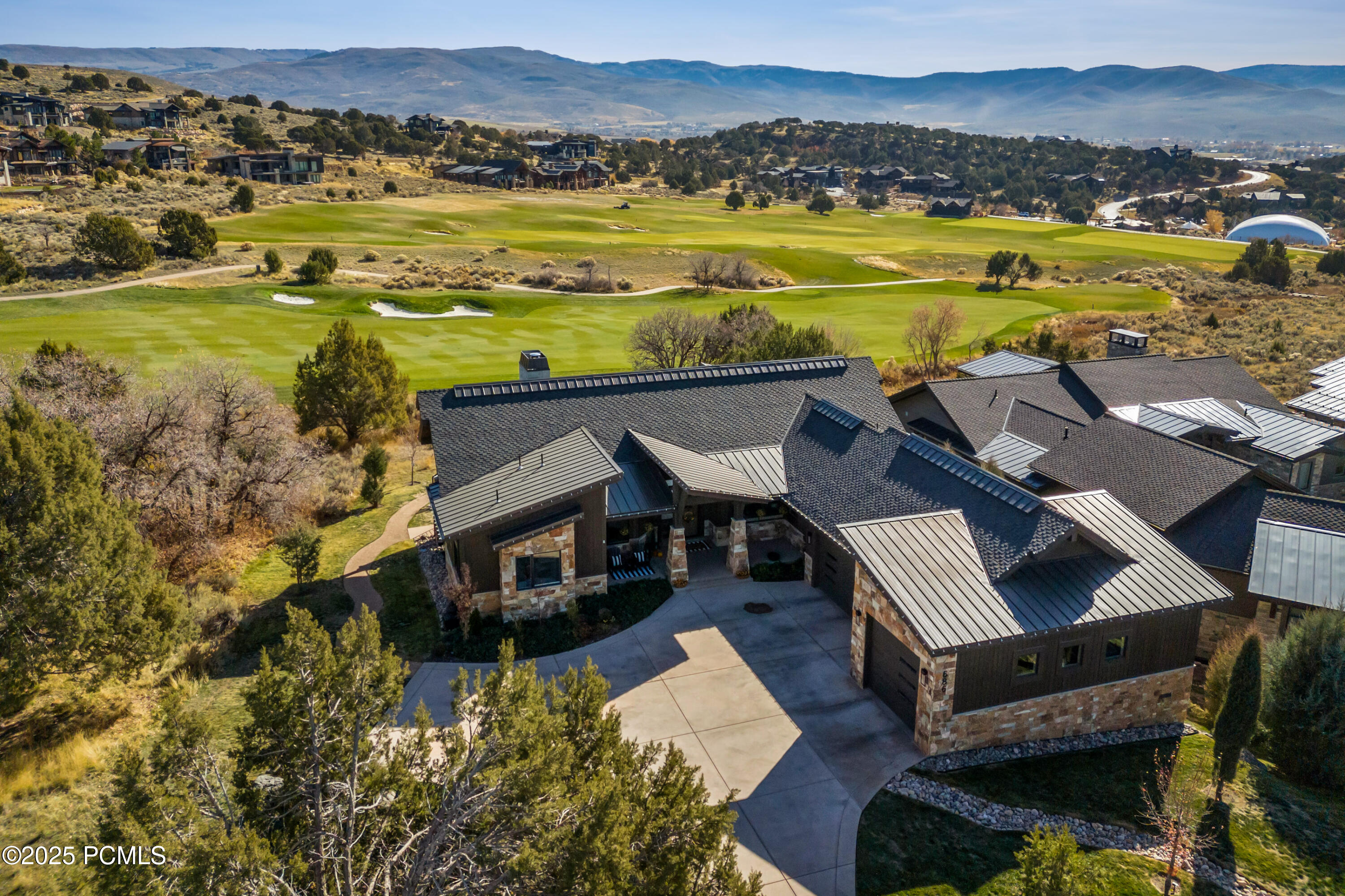 686 N Red Mountain Court