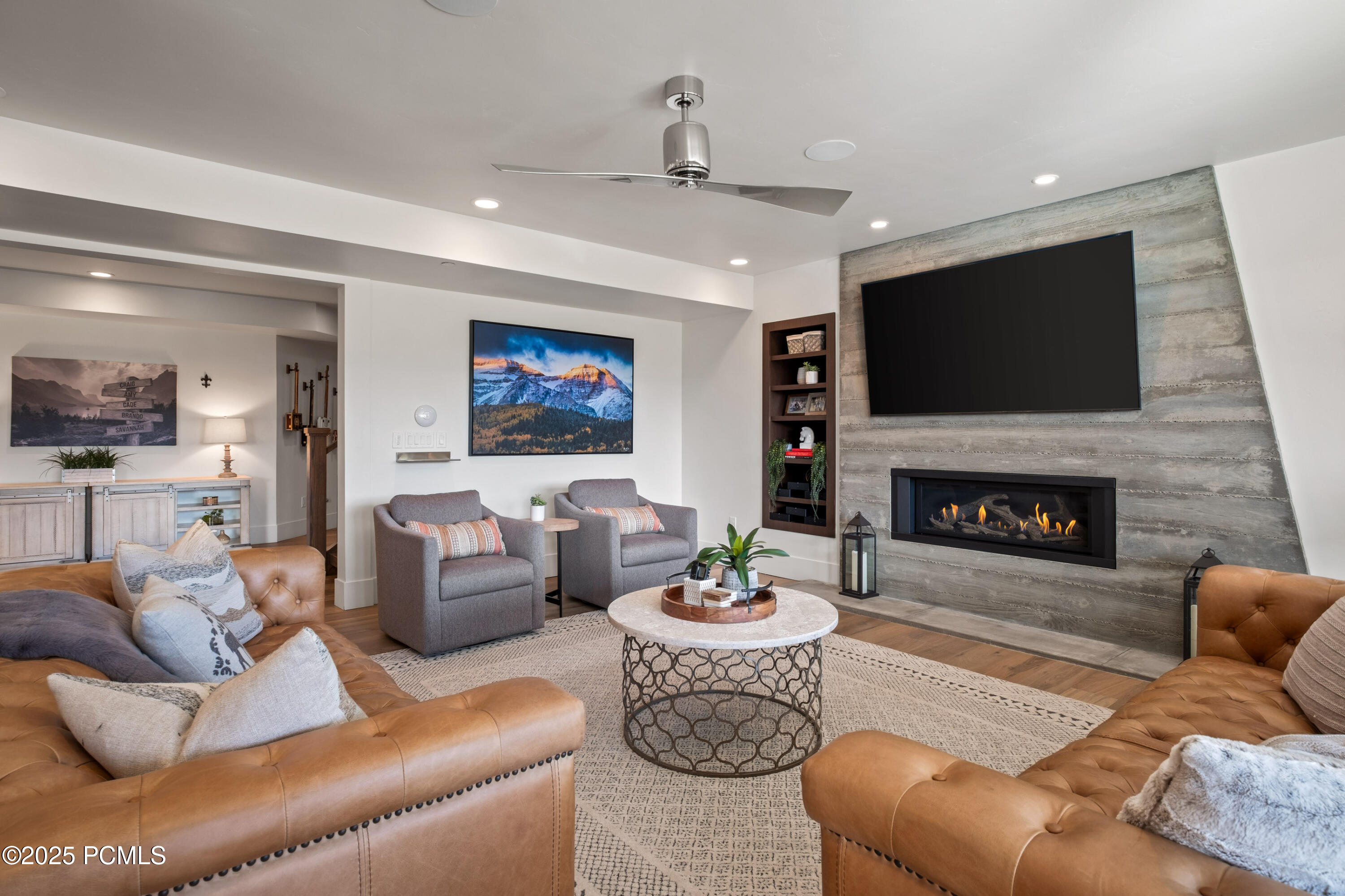 686 N Red Mountain Court