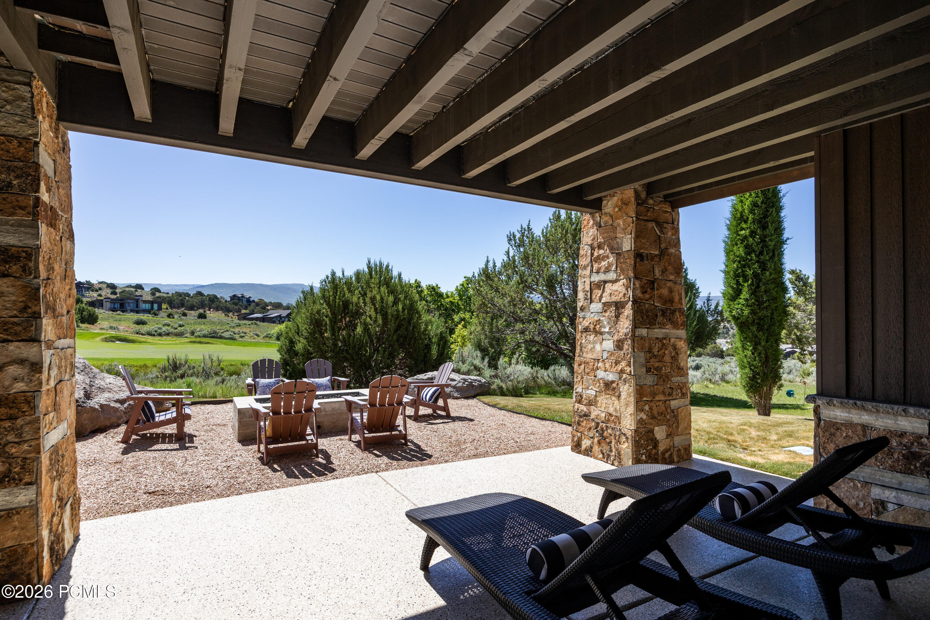 686 N Red Mountain Court