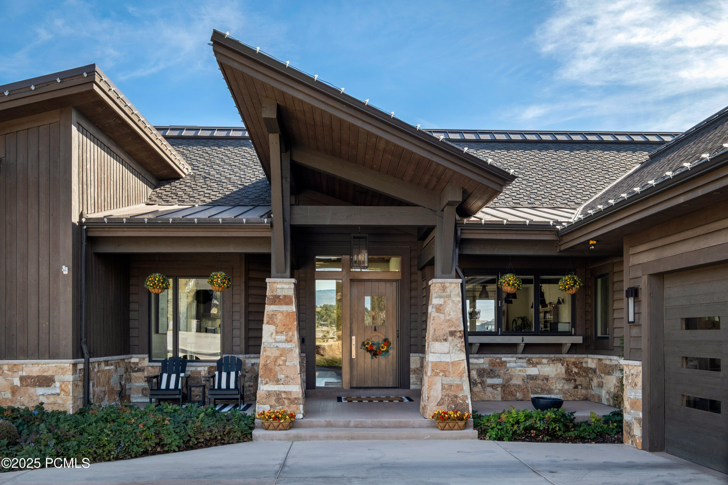 686 N Red Mountain Court