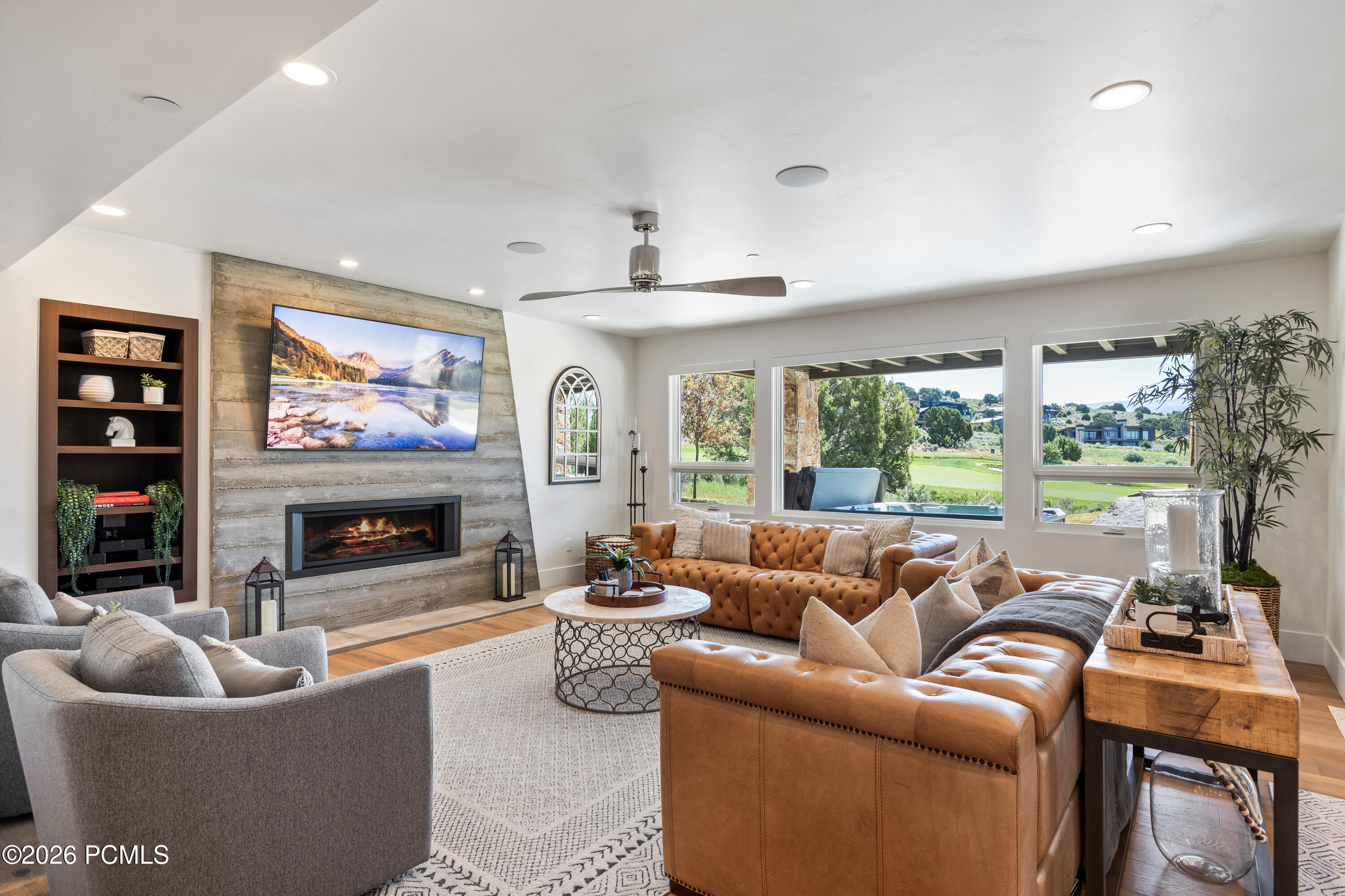 686 N Red Mountain Court