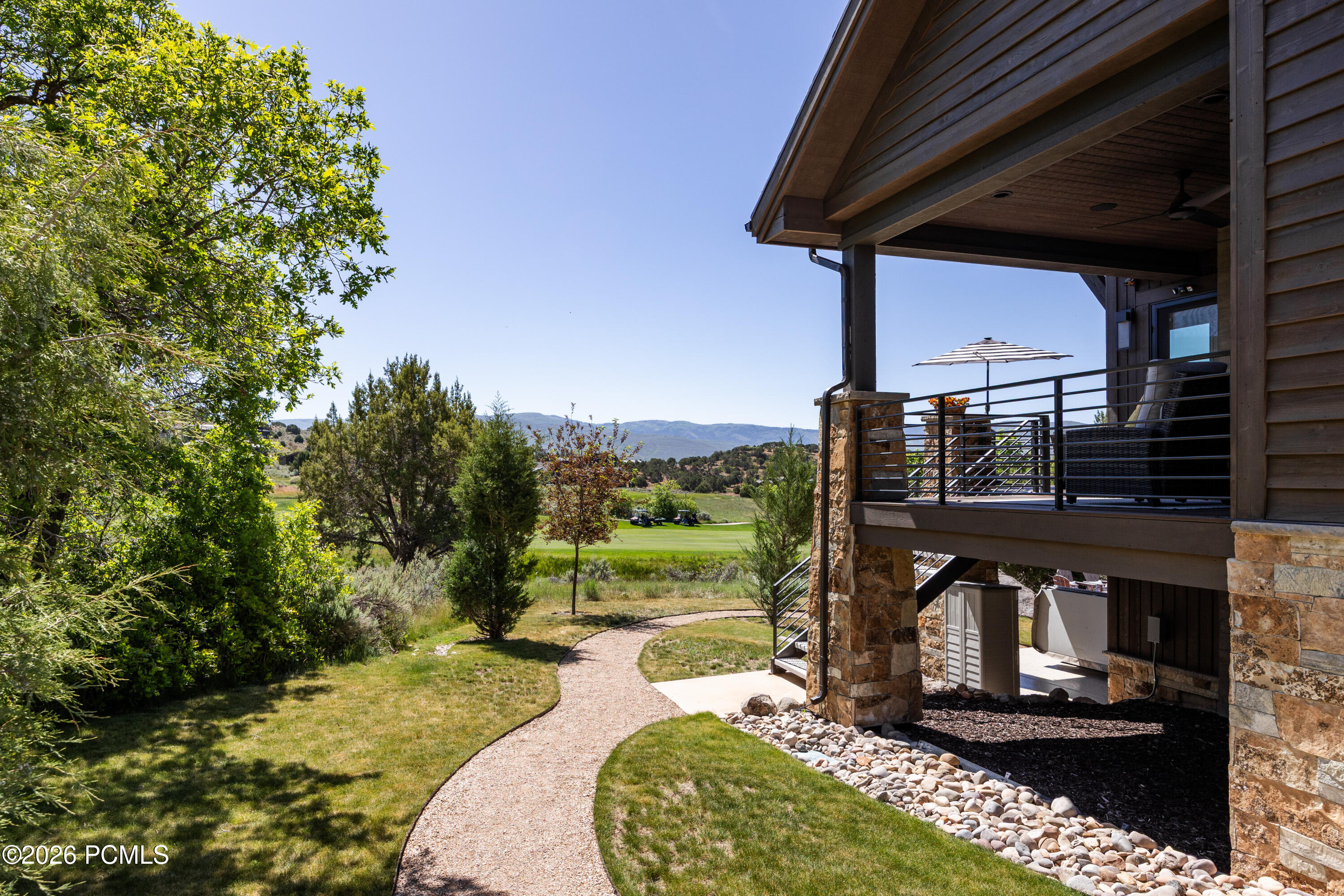 686 N Red Mountain Court