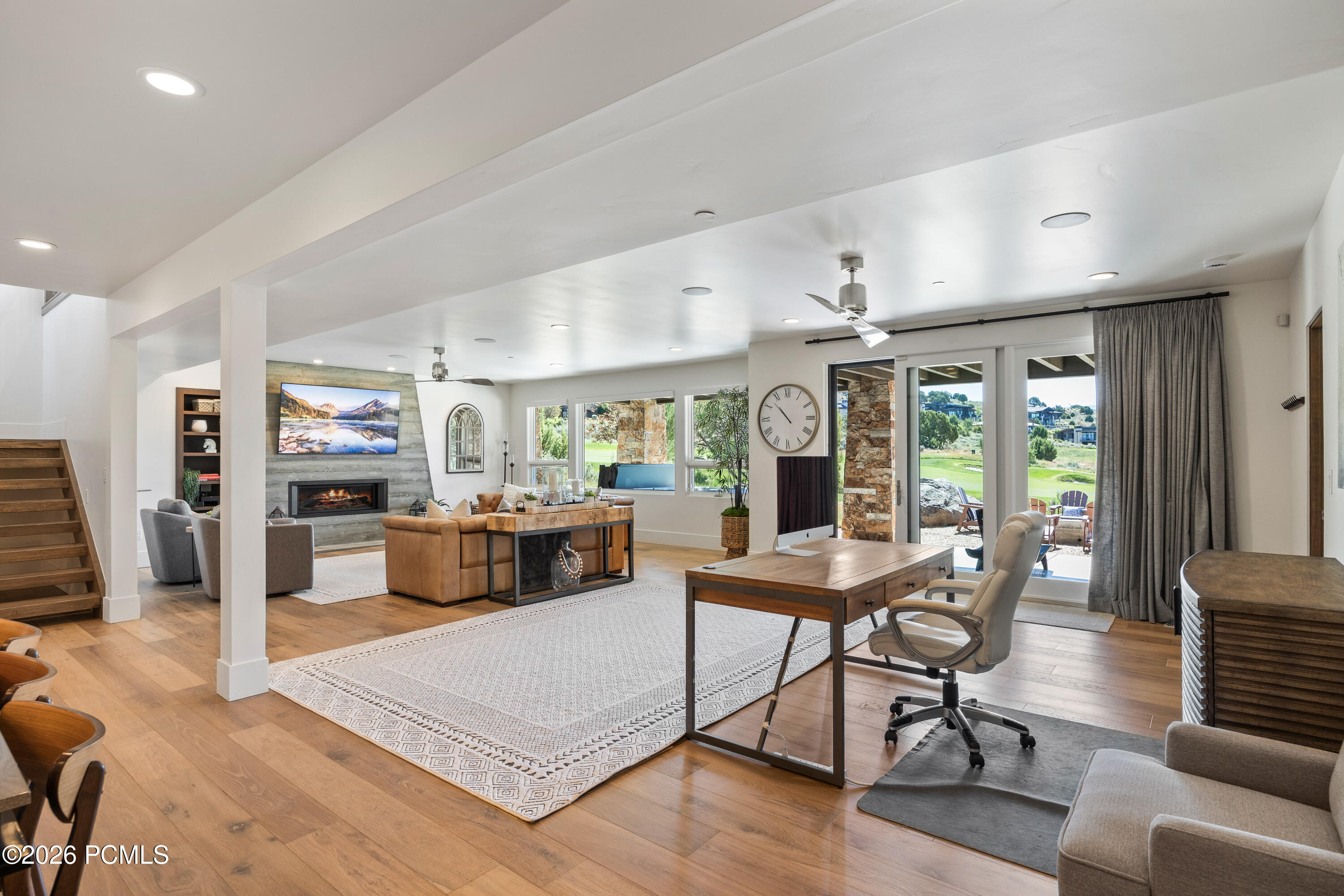 686 N Red Mountain Court