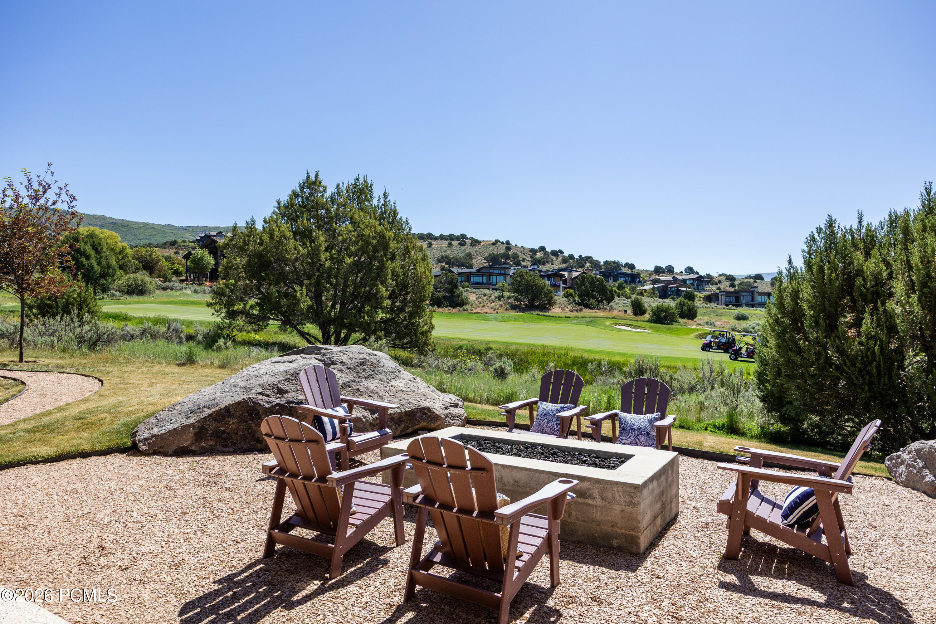686 N Red Mountain Court