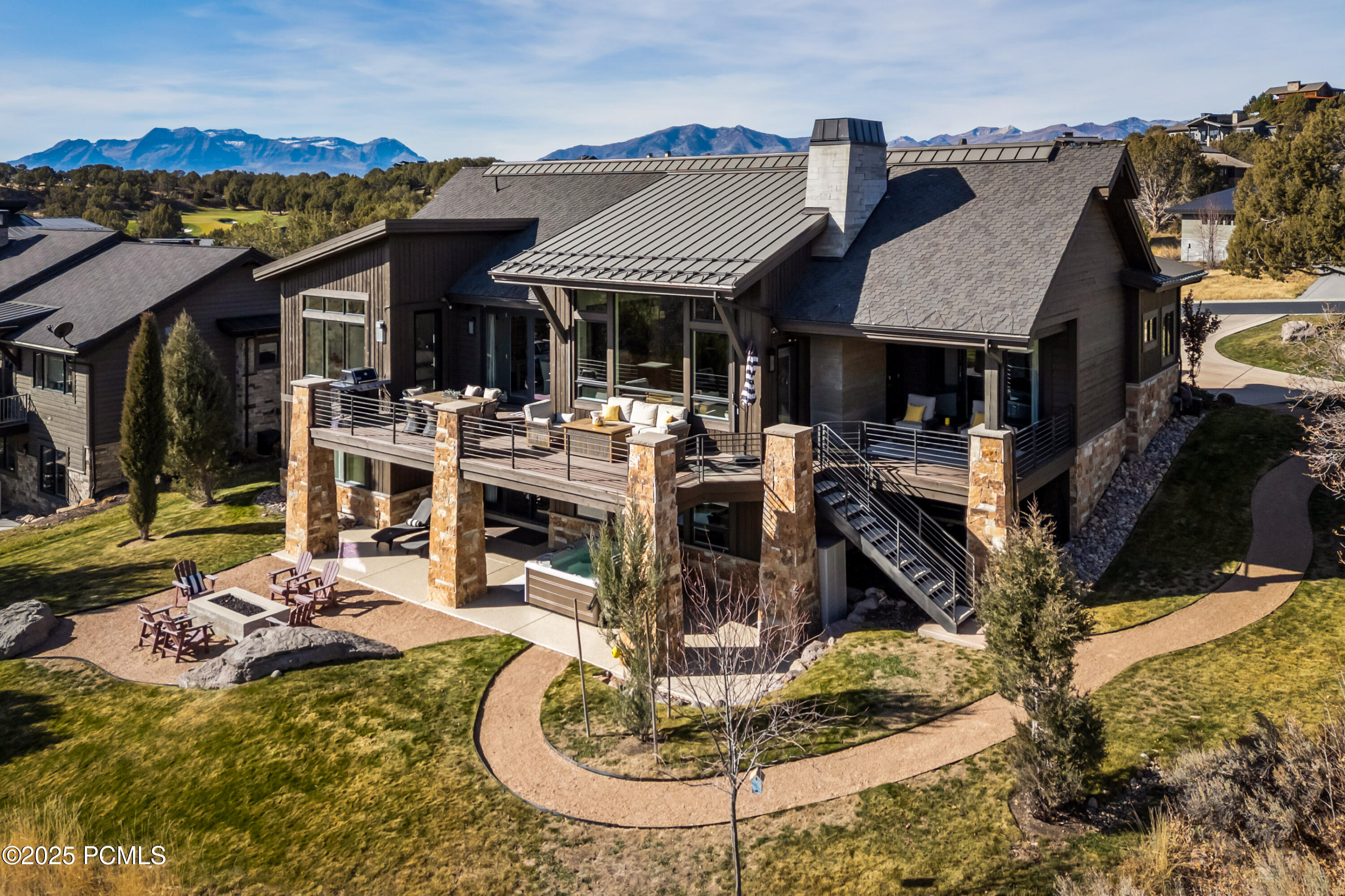 686 N Red Mountain Court