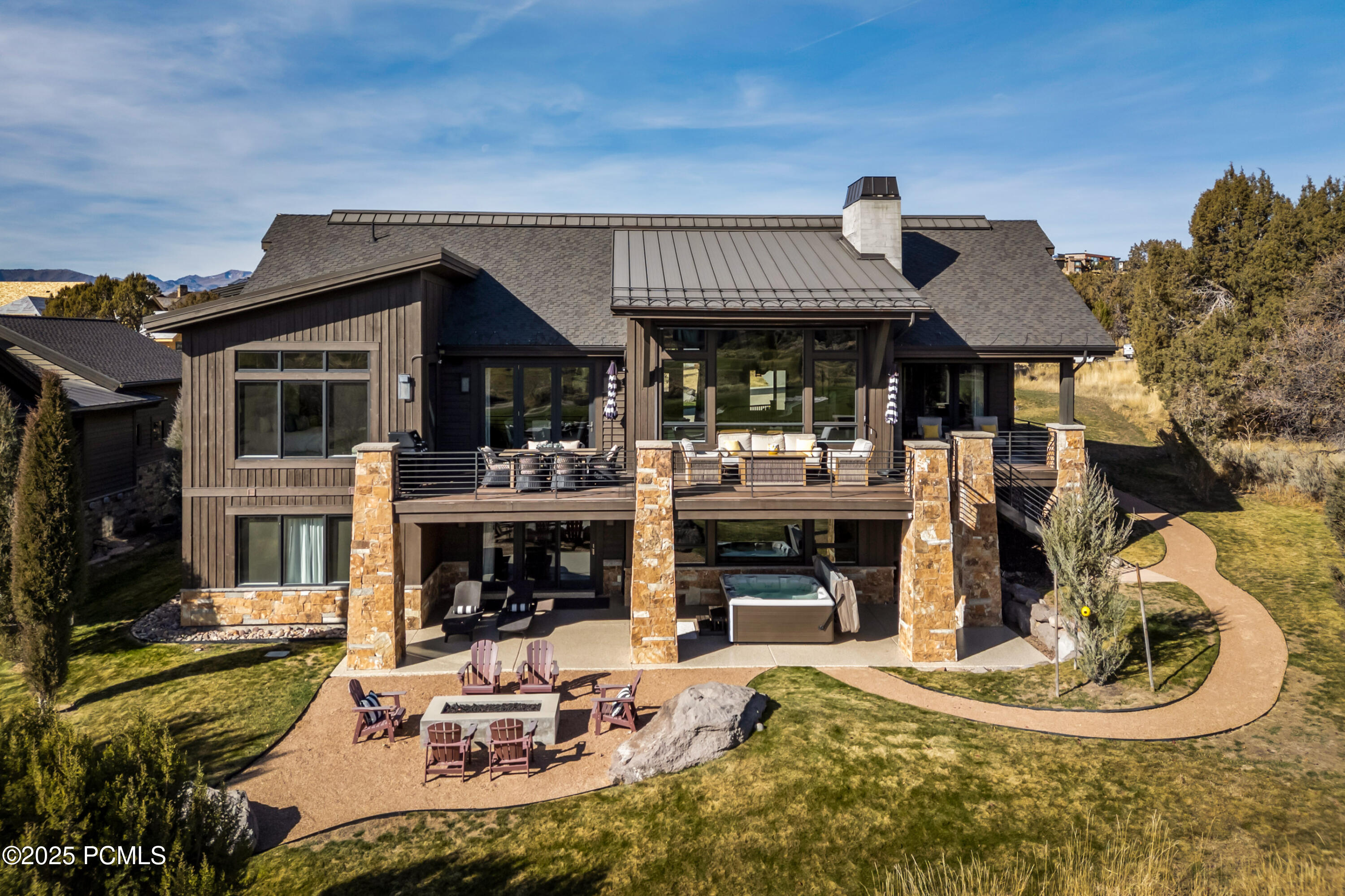 686 N Red Mountain Court