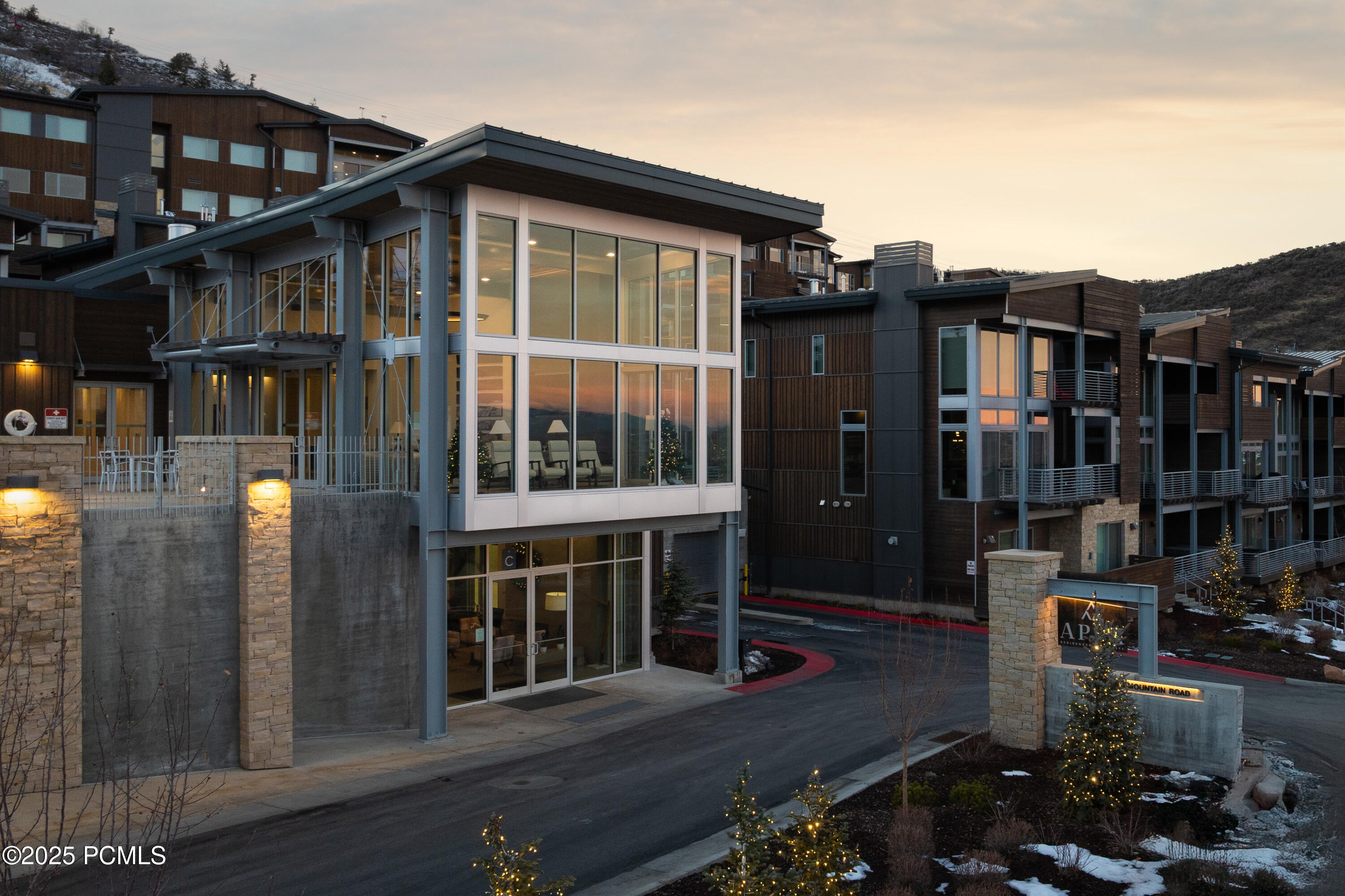 2752 W High Mountain Road 503