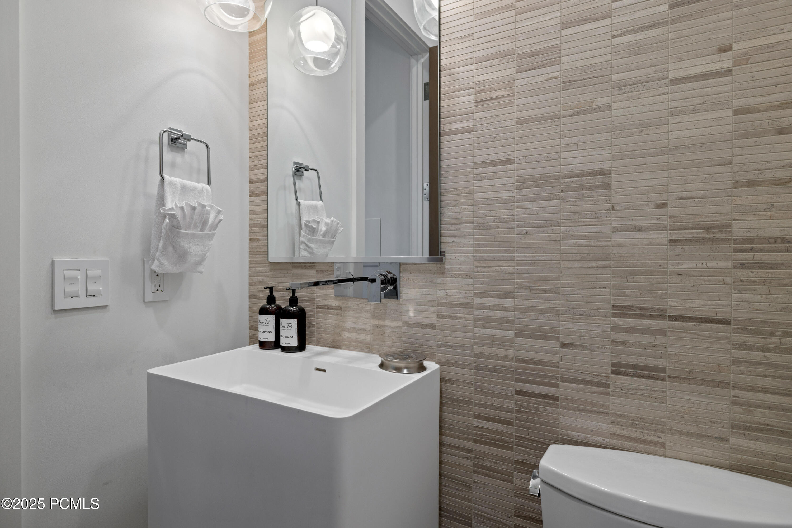 2752 W High Mountain Road 503