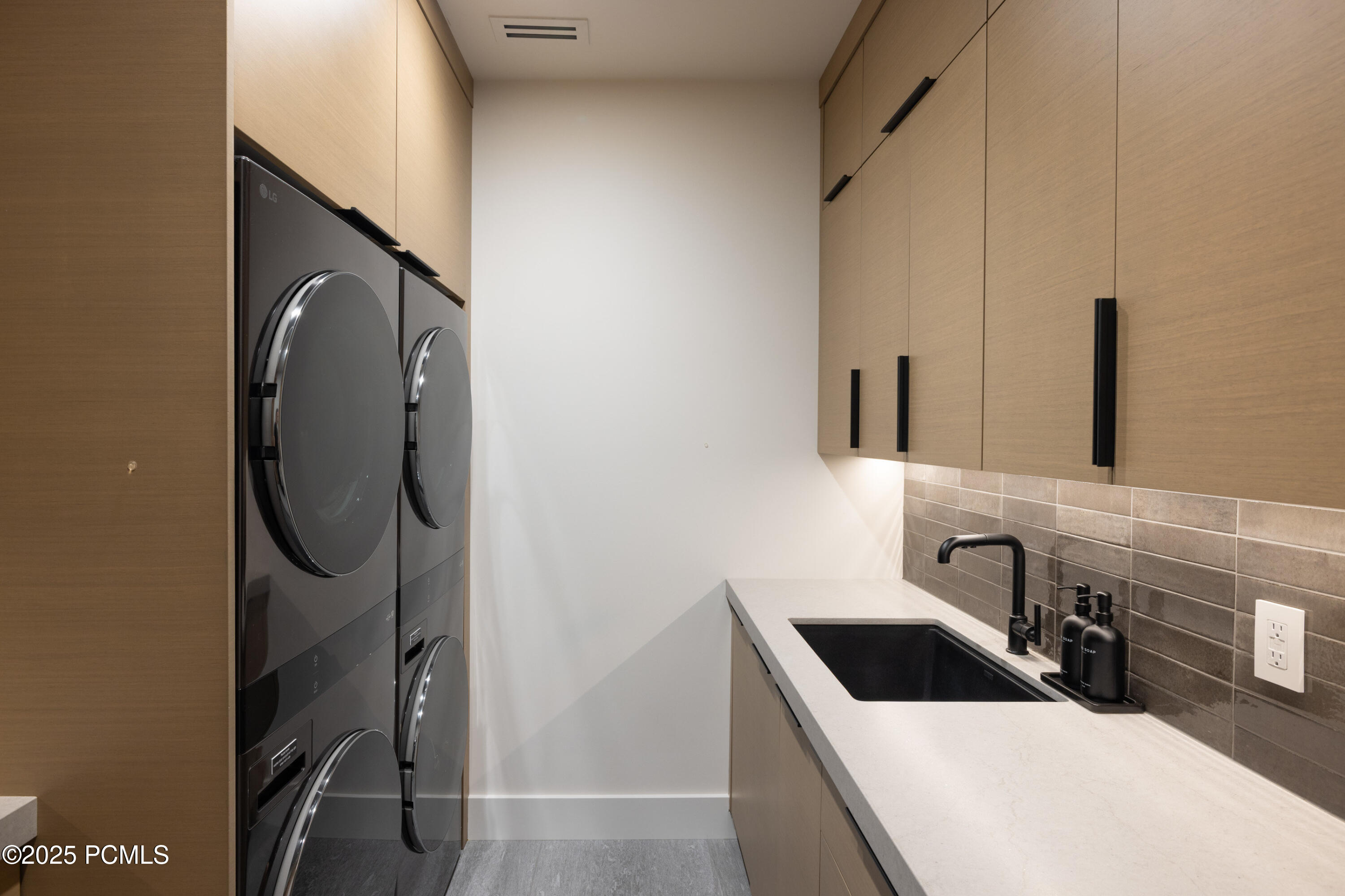 8939 Moonshadow Court