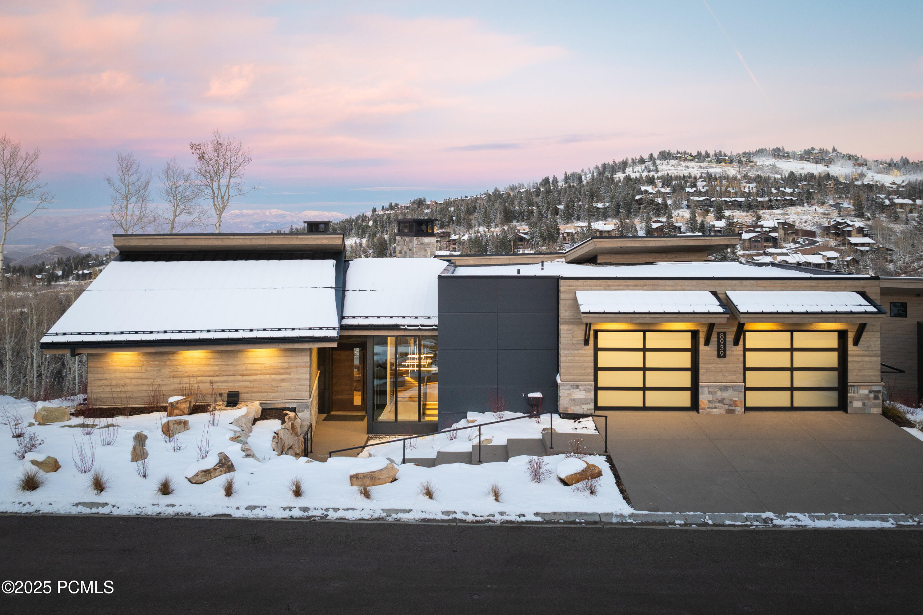 8939 Moonshadow Court