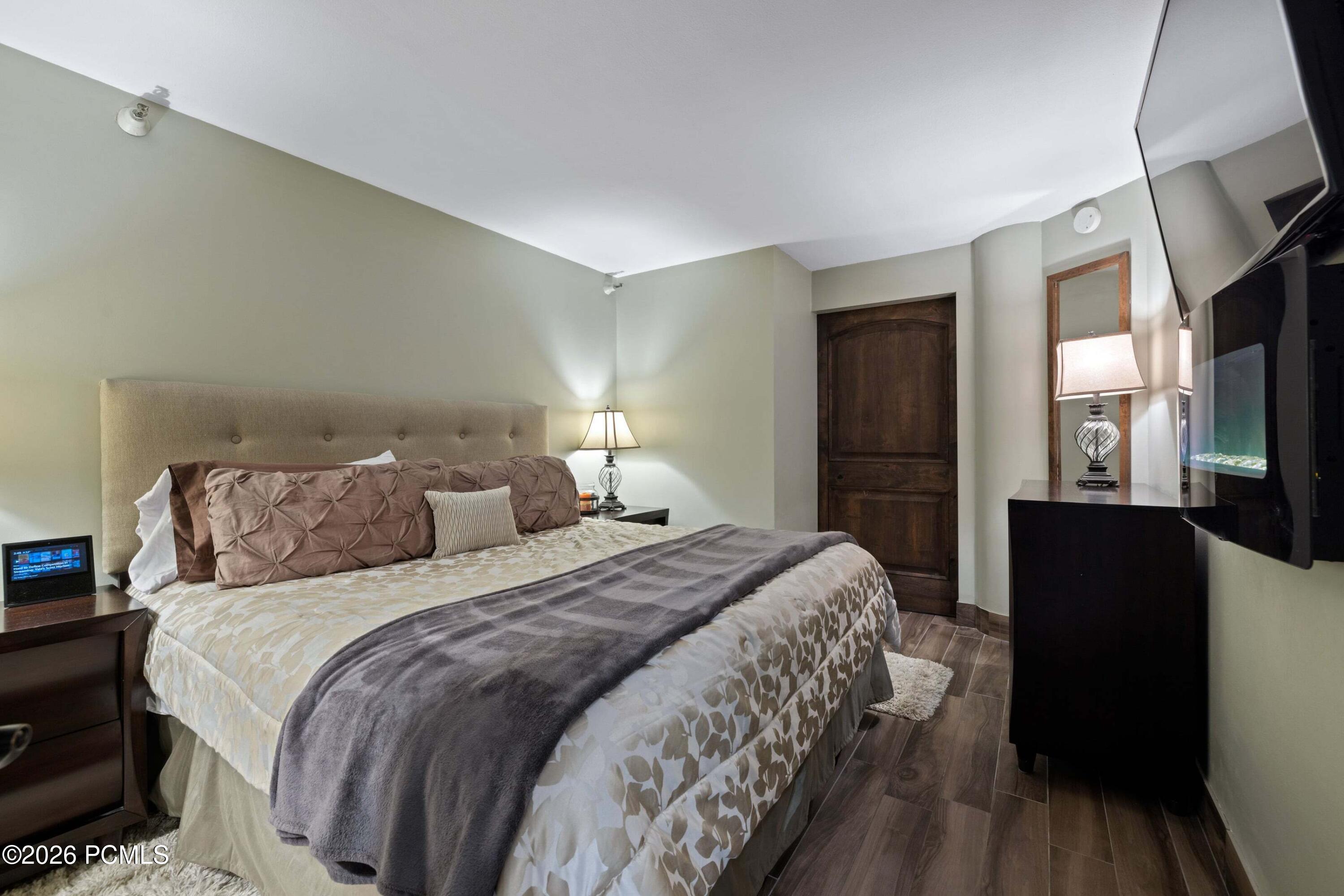 1485 Empire Avenue 202