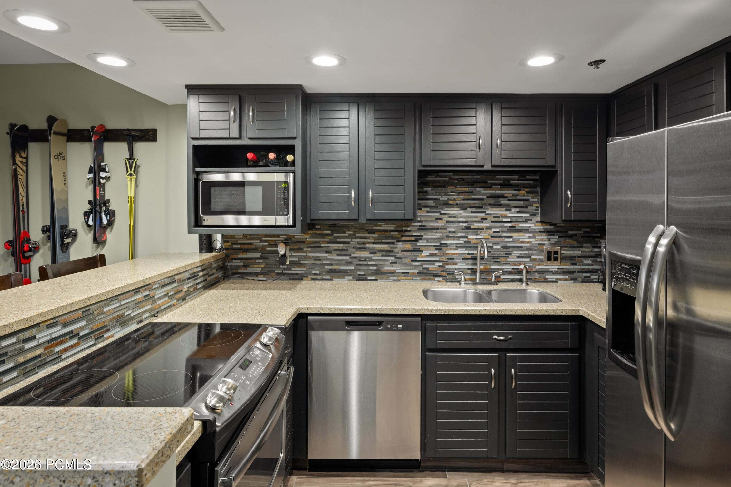 1485 Empire Avenue 202