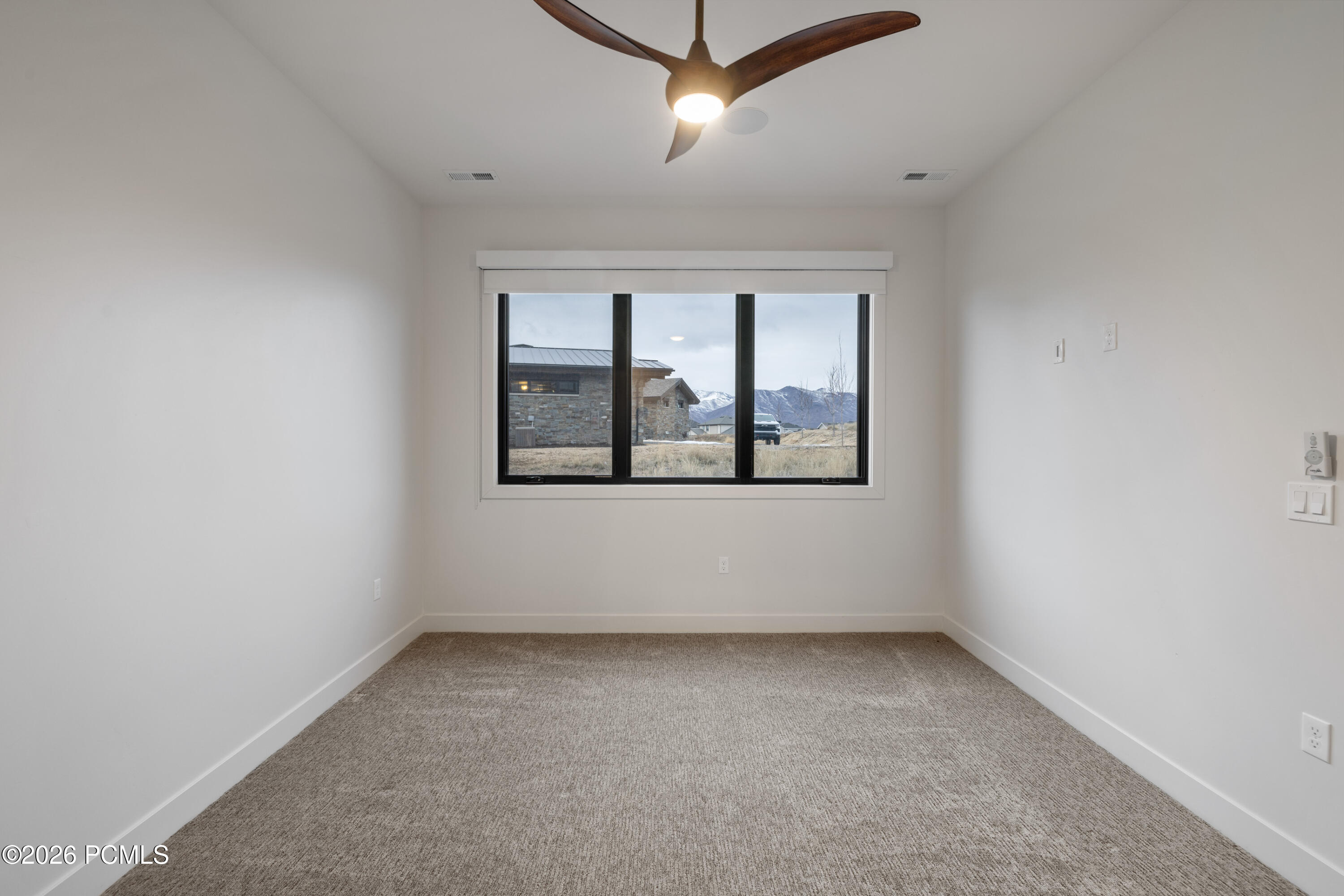 1622 E Abajo Peak Circle Tv-23