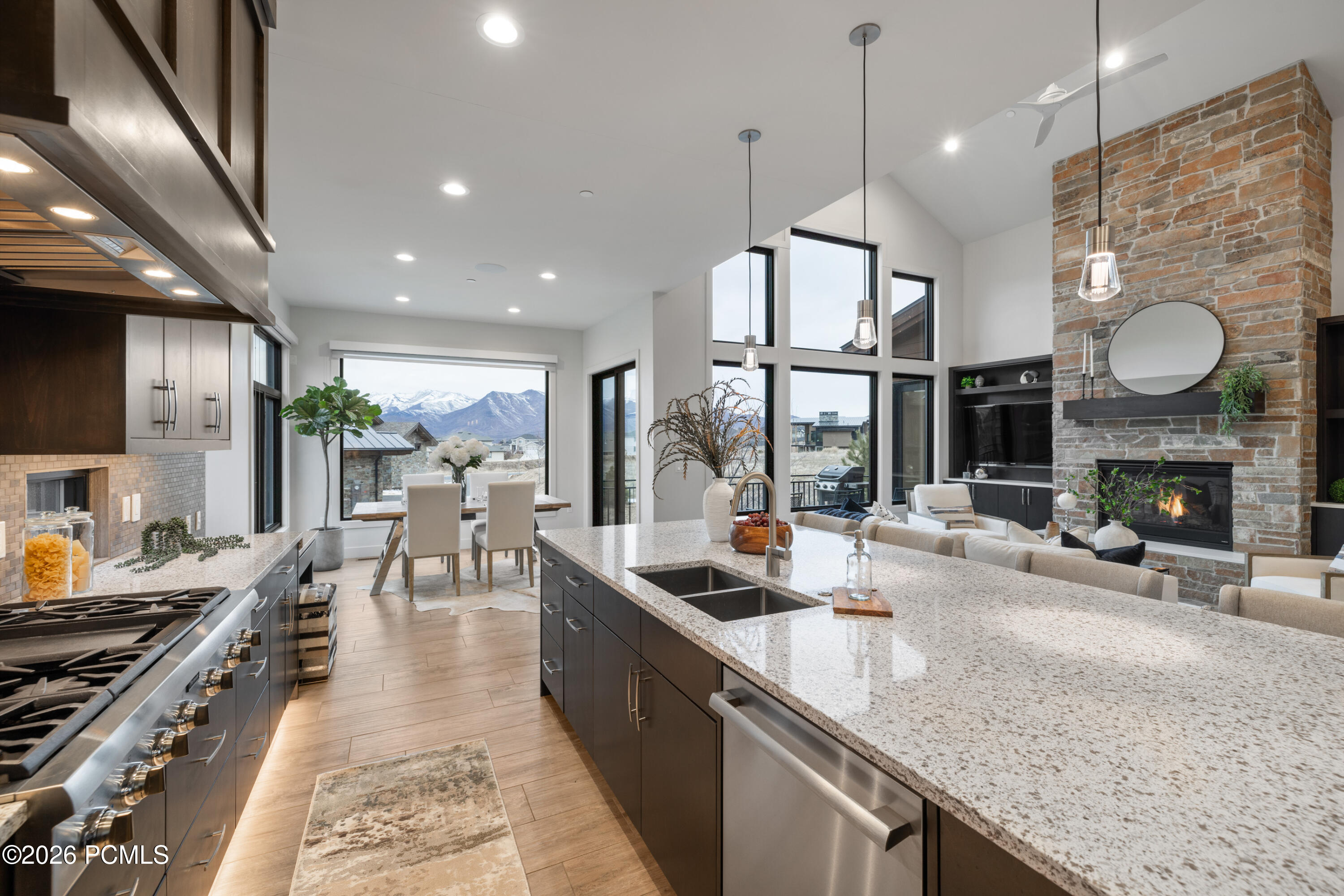 1622 E Abajo Peak Circle Tv-23
