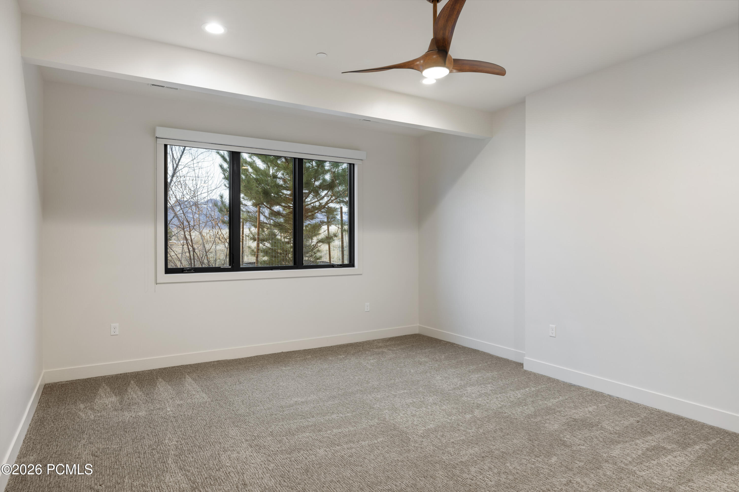 1622 E Abajo Peak Circle Tv-23