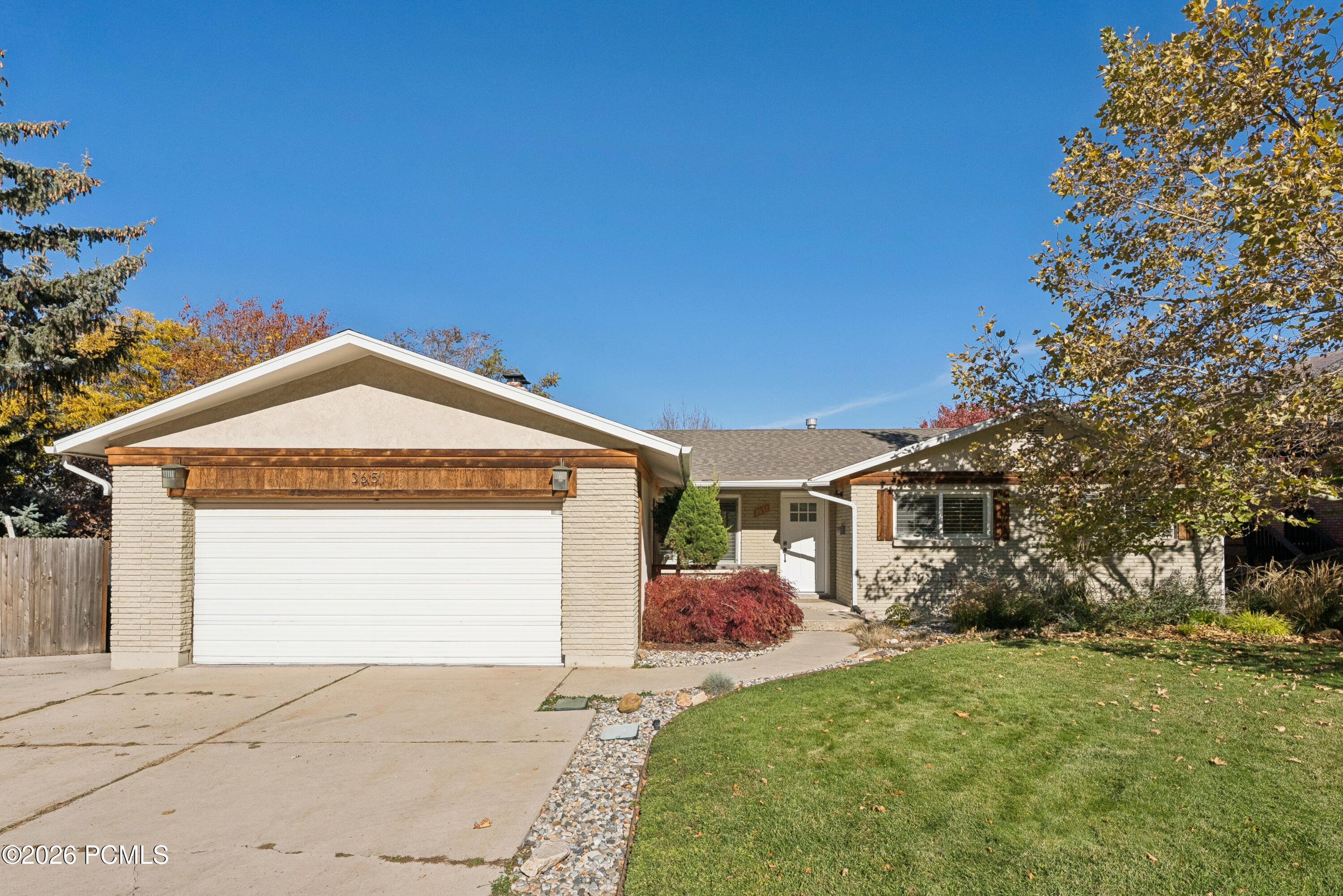3651 E Oakview Drive