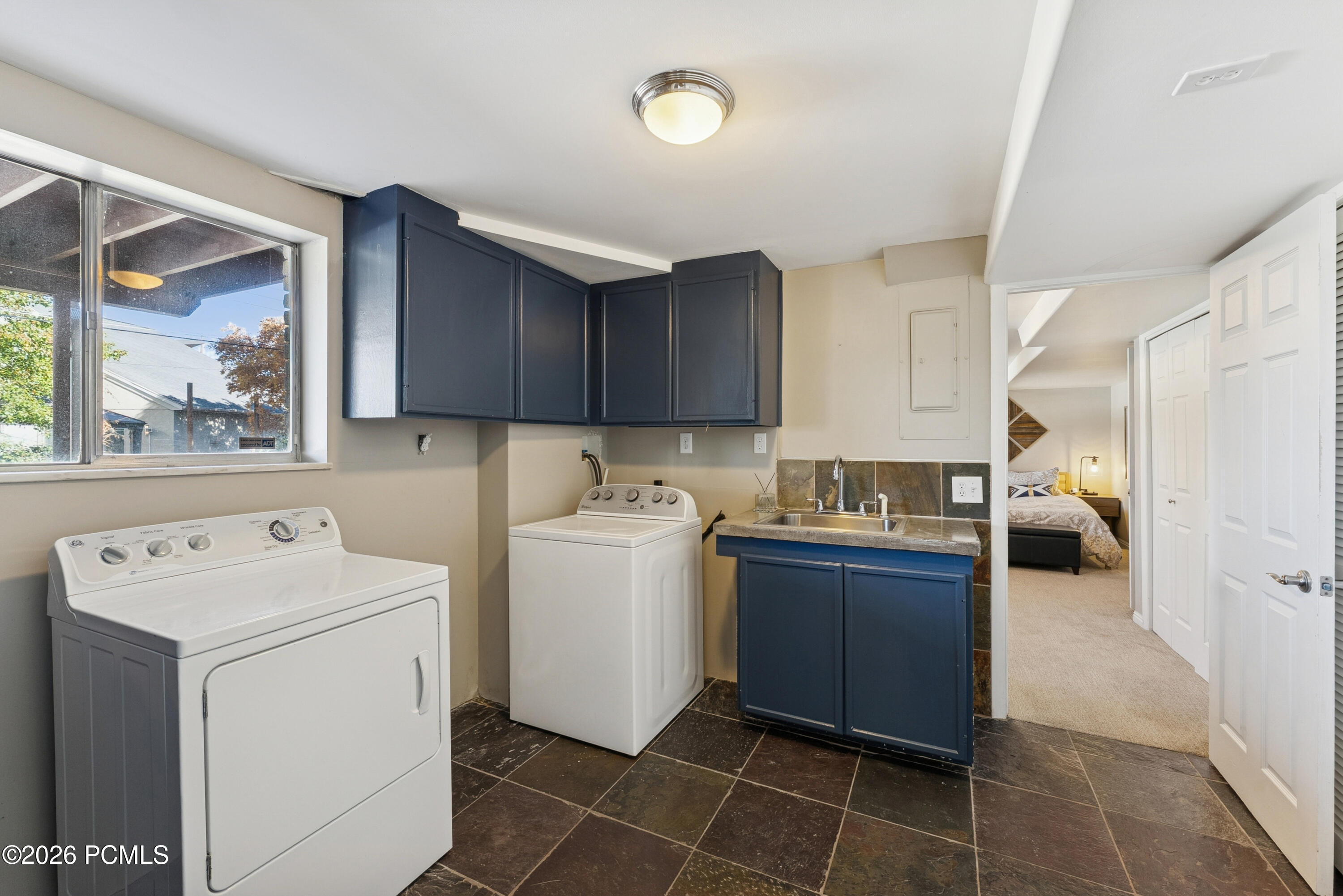 3651 E Oakview Drive