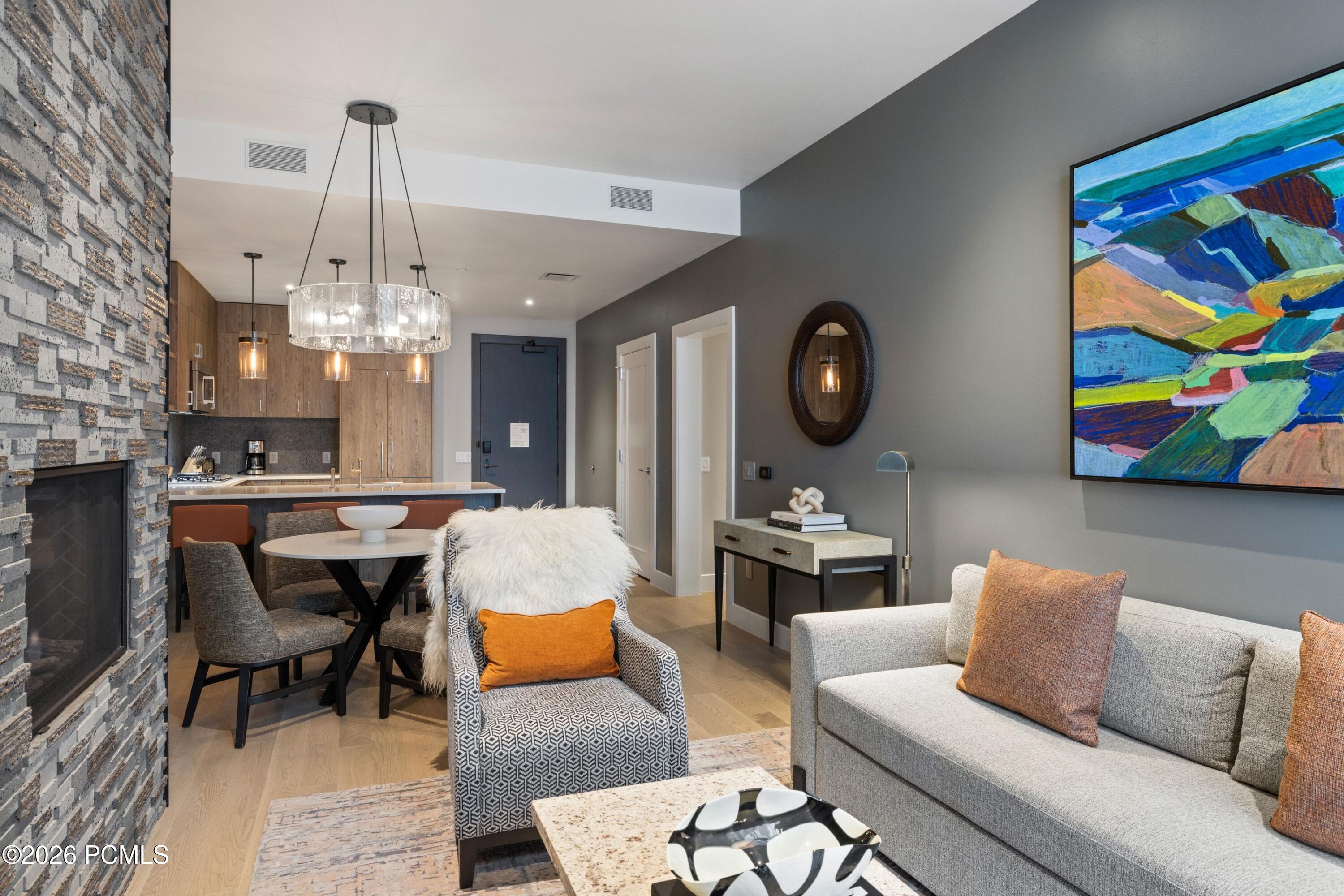 1702 W Glencoe Mountain Way 7048