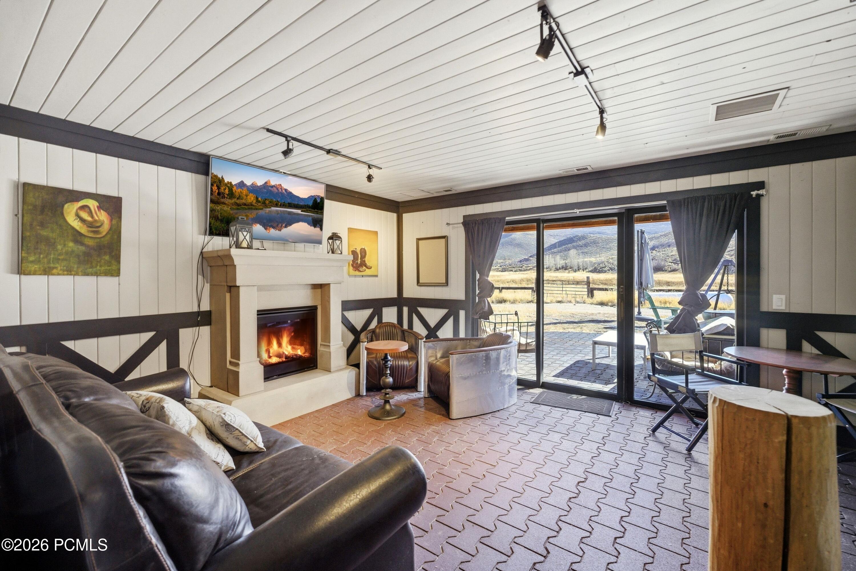 6950 N River Valley Drive