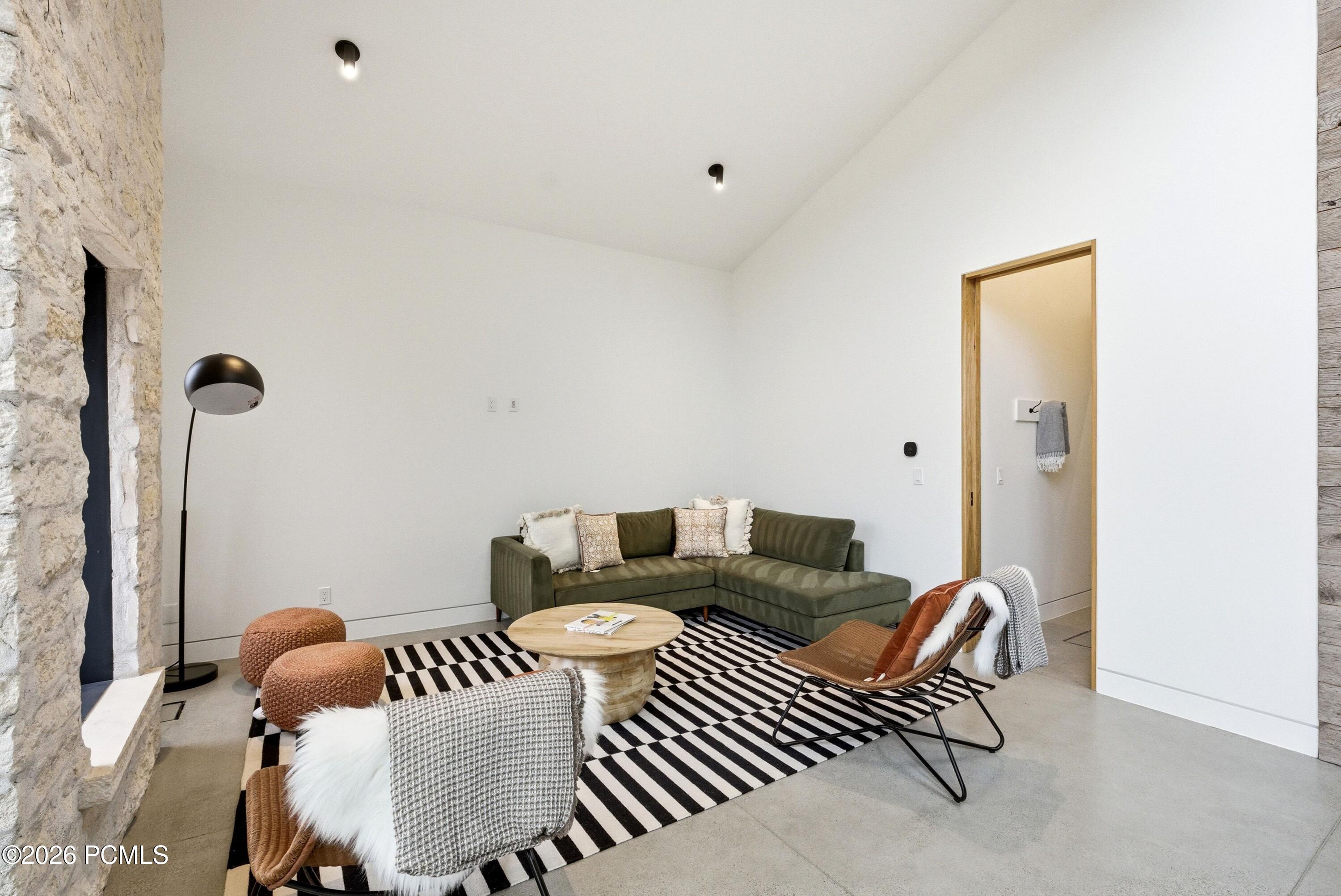 6950 N River Valley Drive