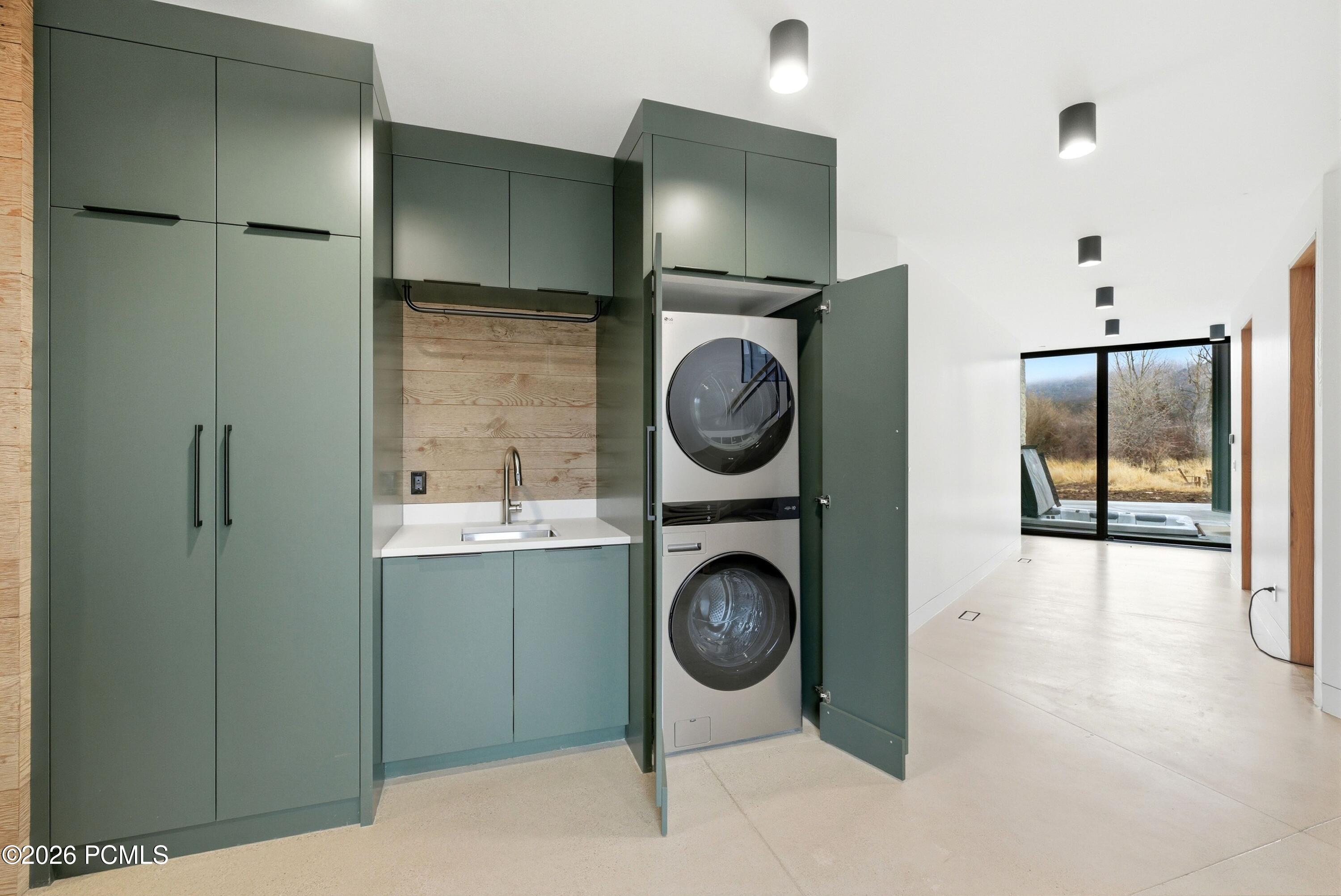 6950 N River Valley Drive