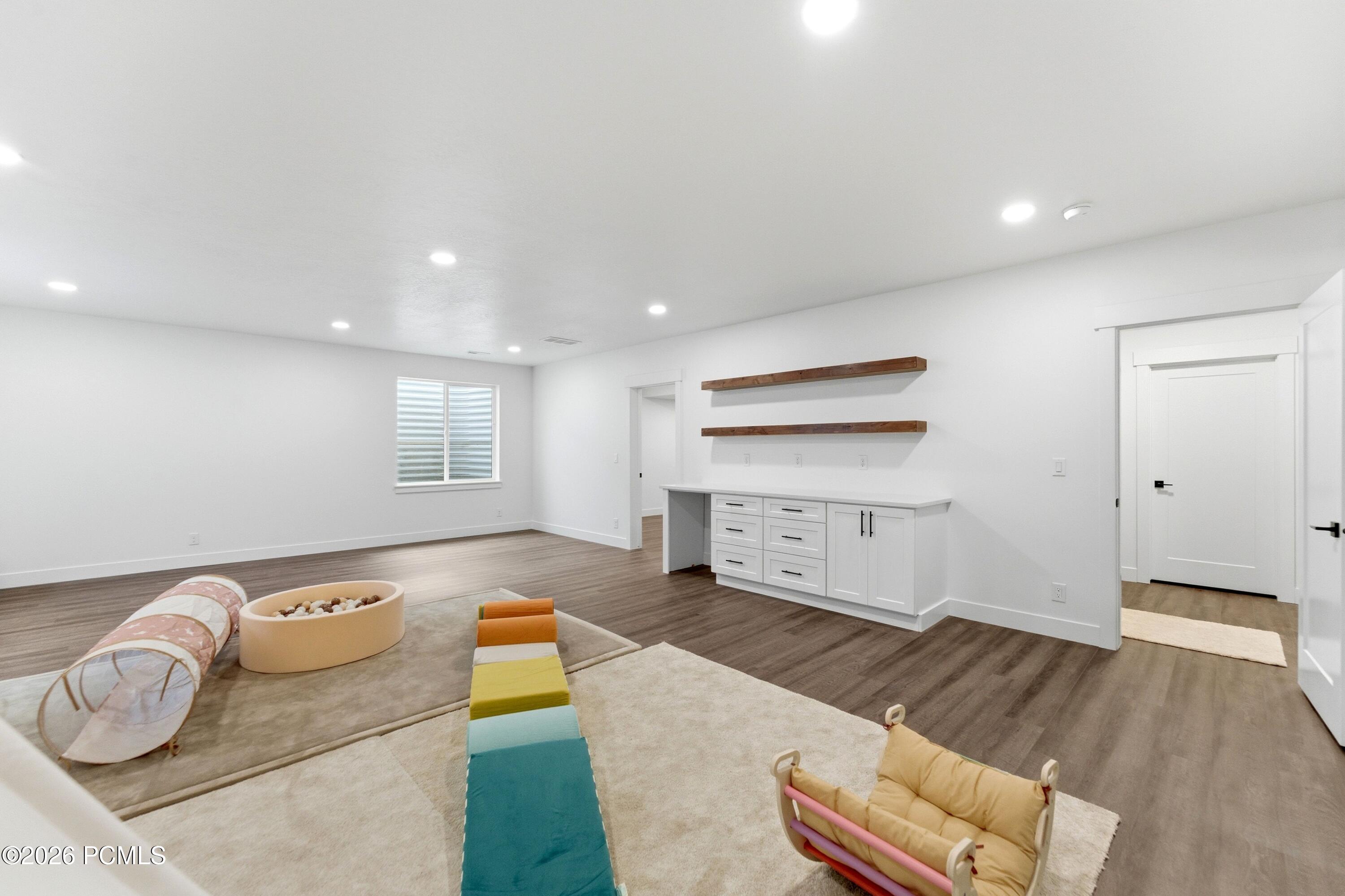 8569 S Round Stone Cove