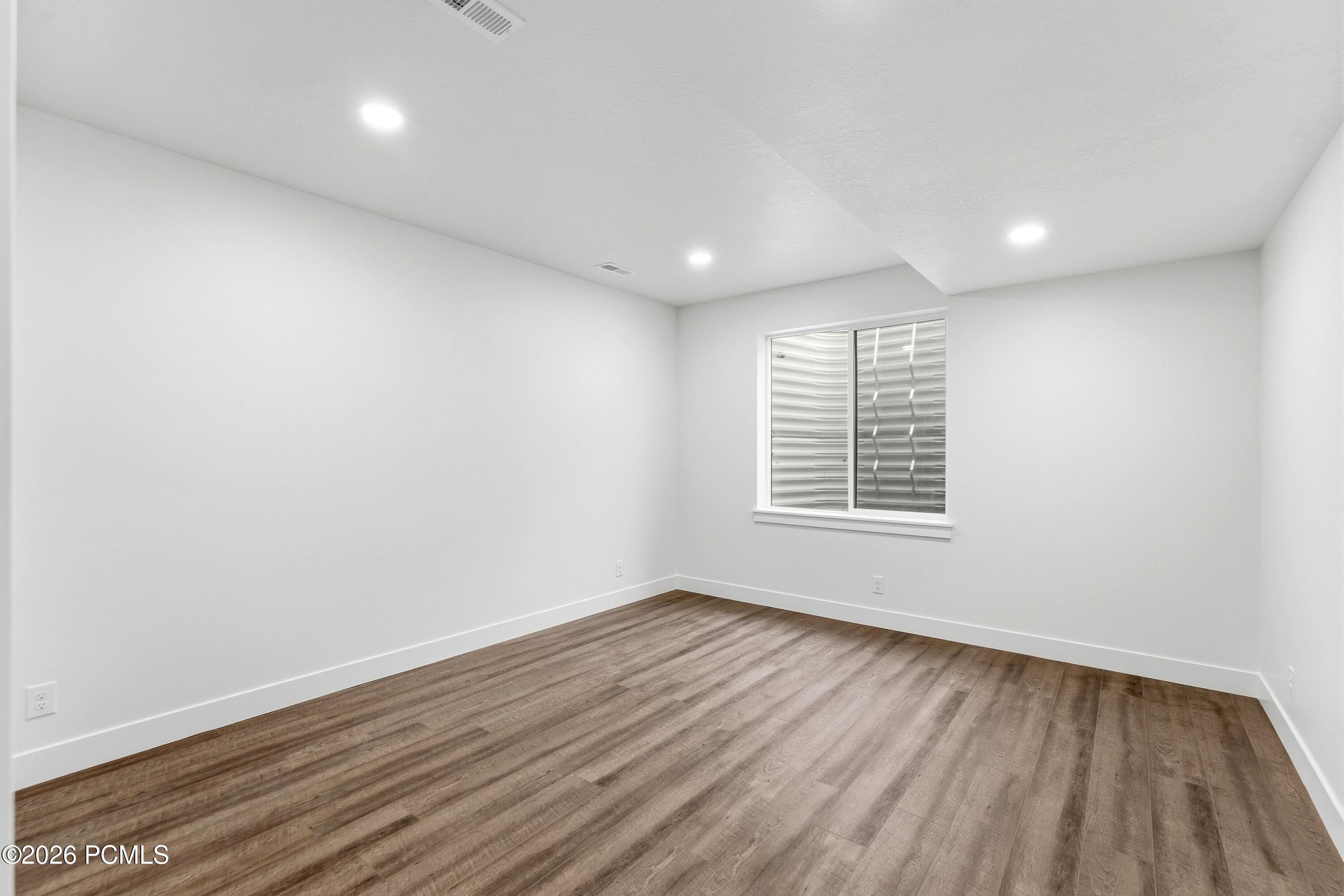 8569 S Round Stone Cove