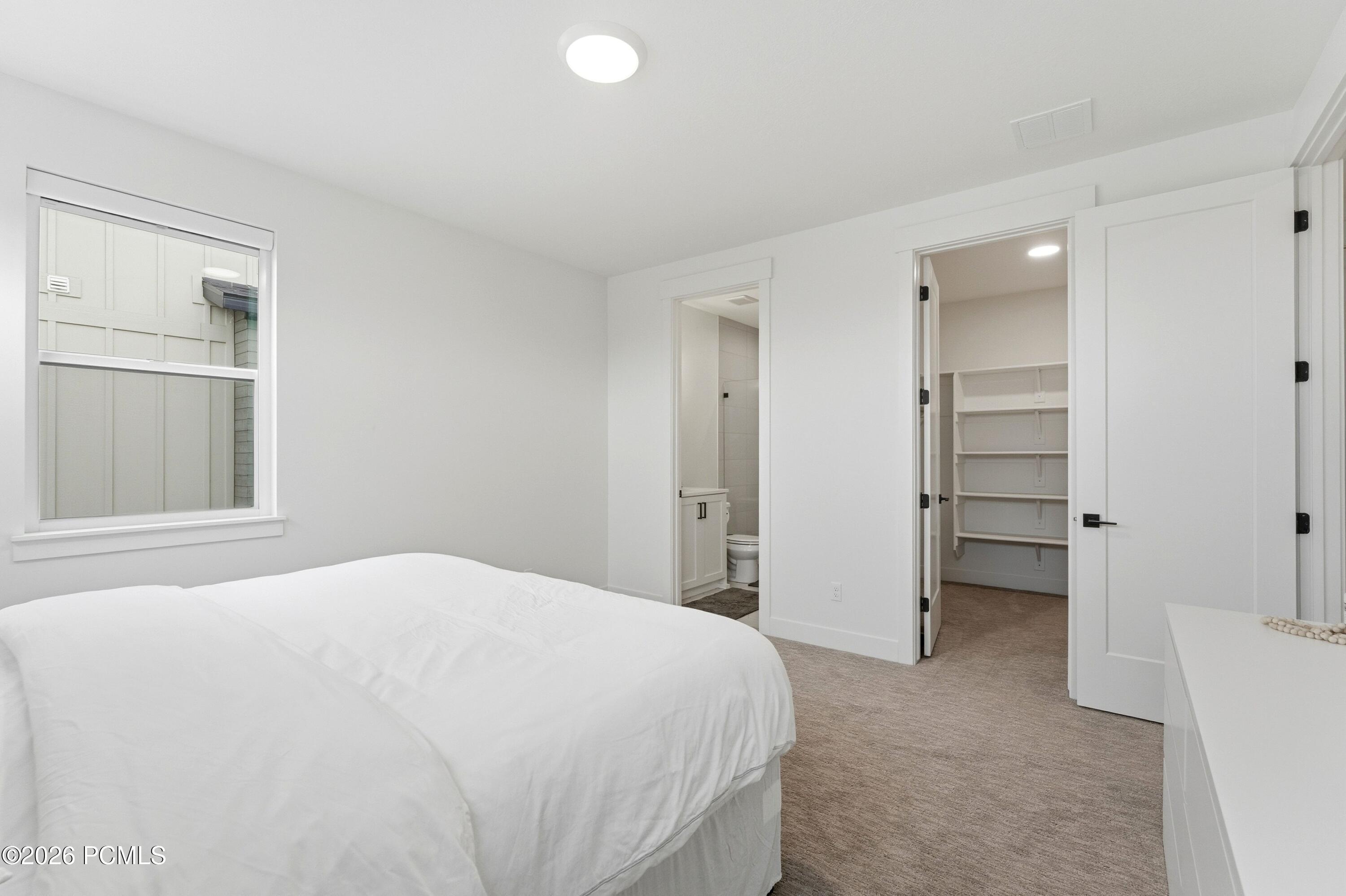 8569 S Round Stone Cove