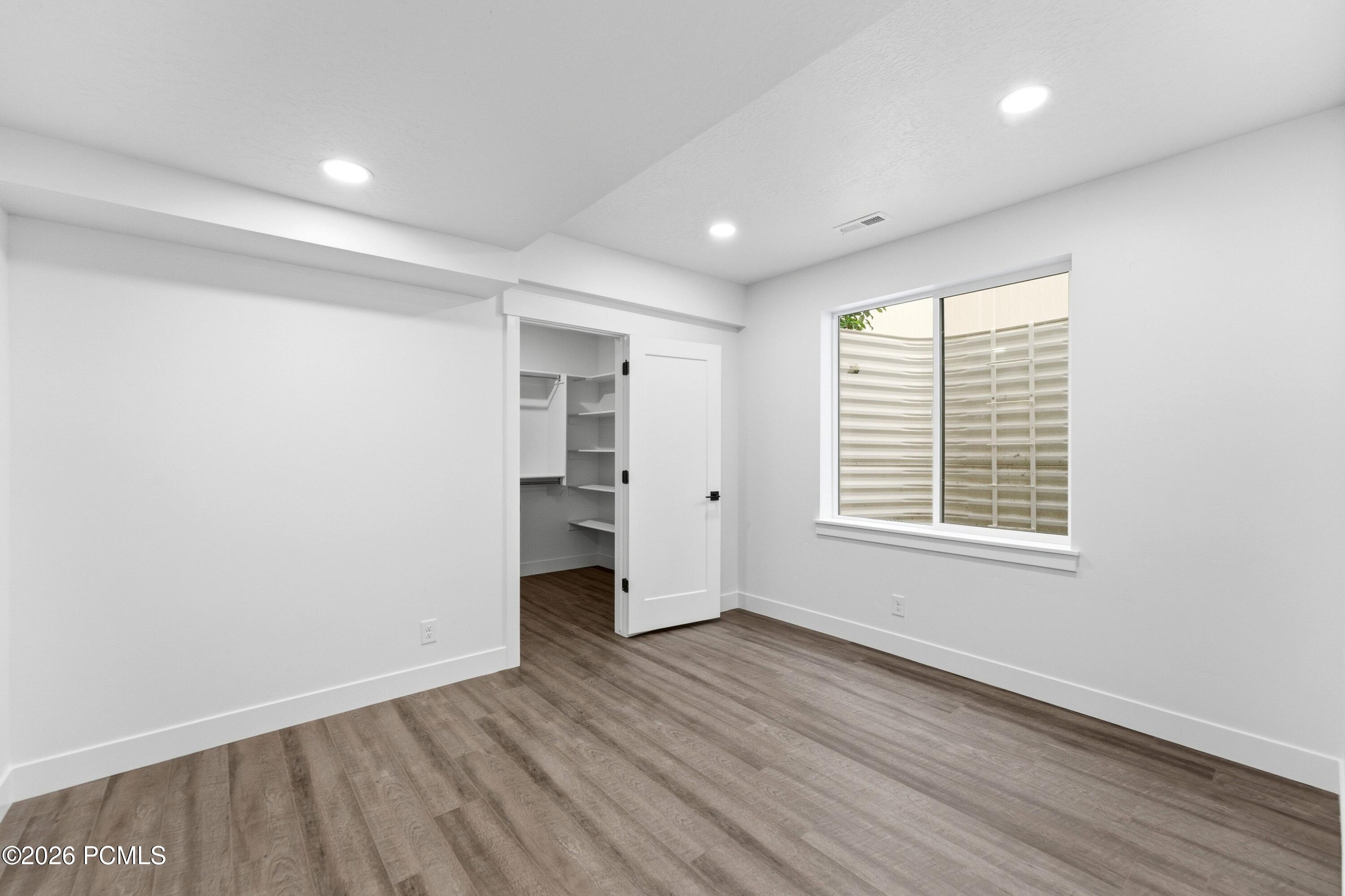 8569 S Round Stone Cove