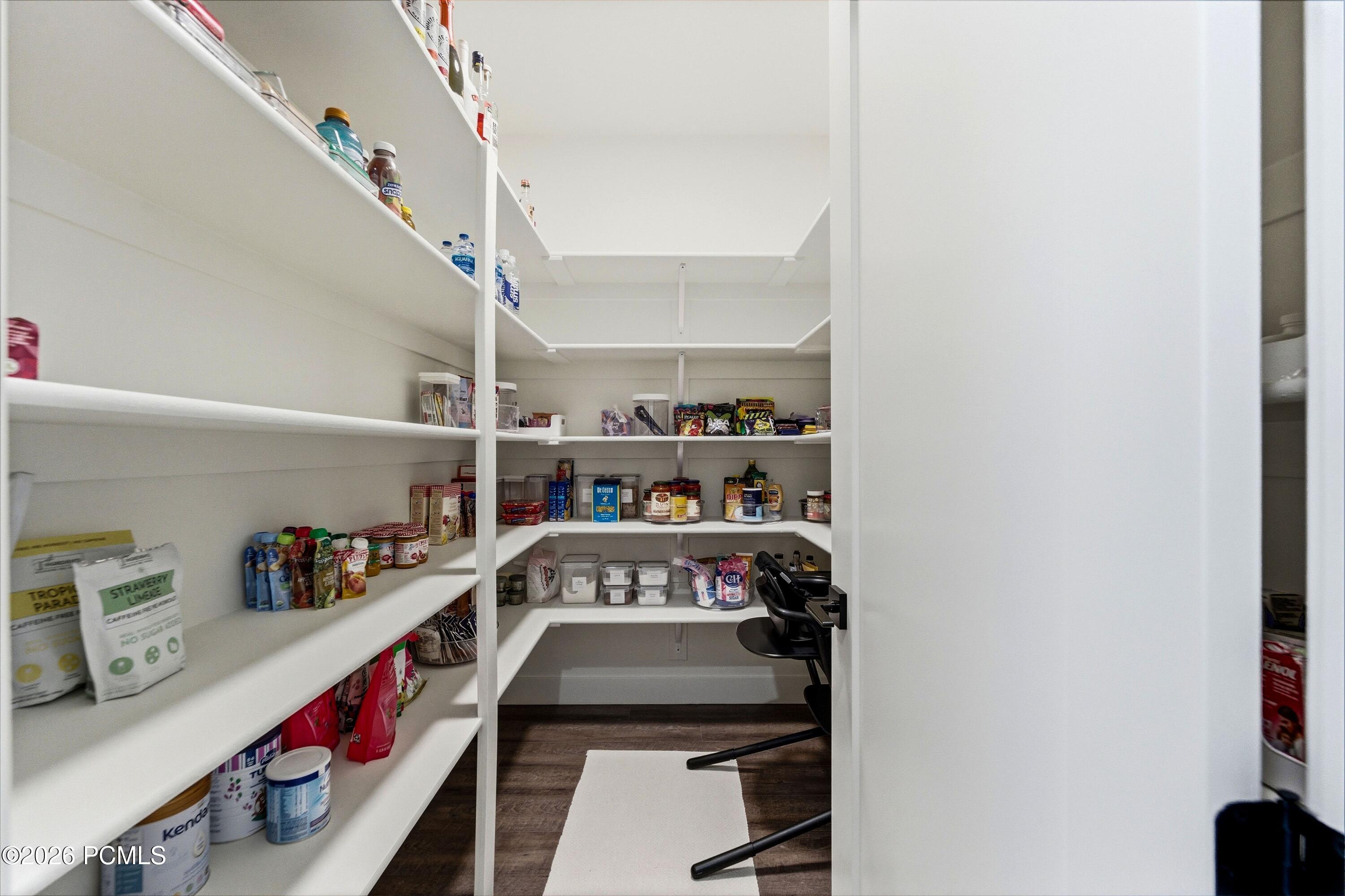 8569 S Round Stone Cove