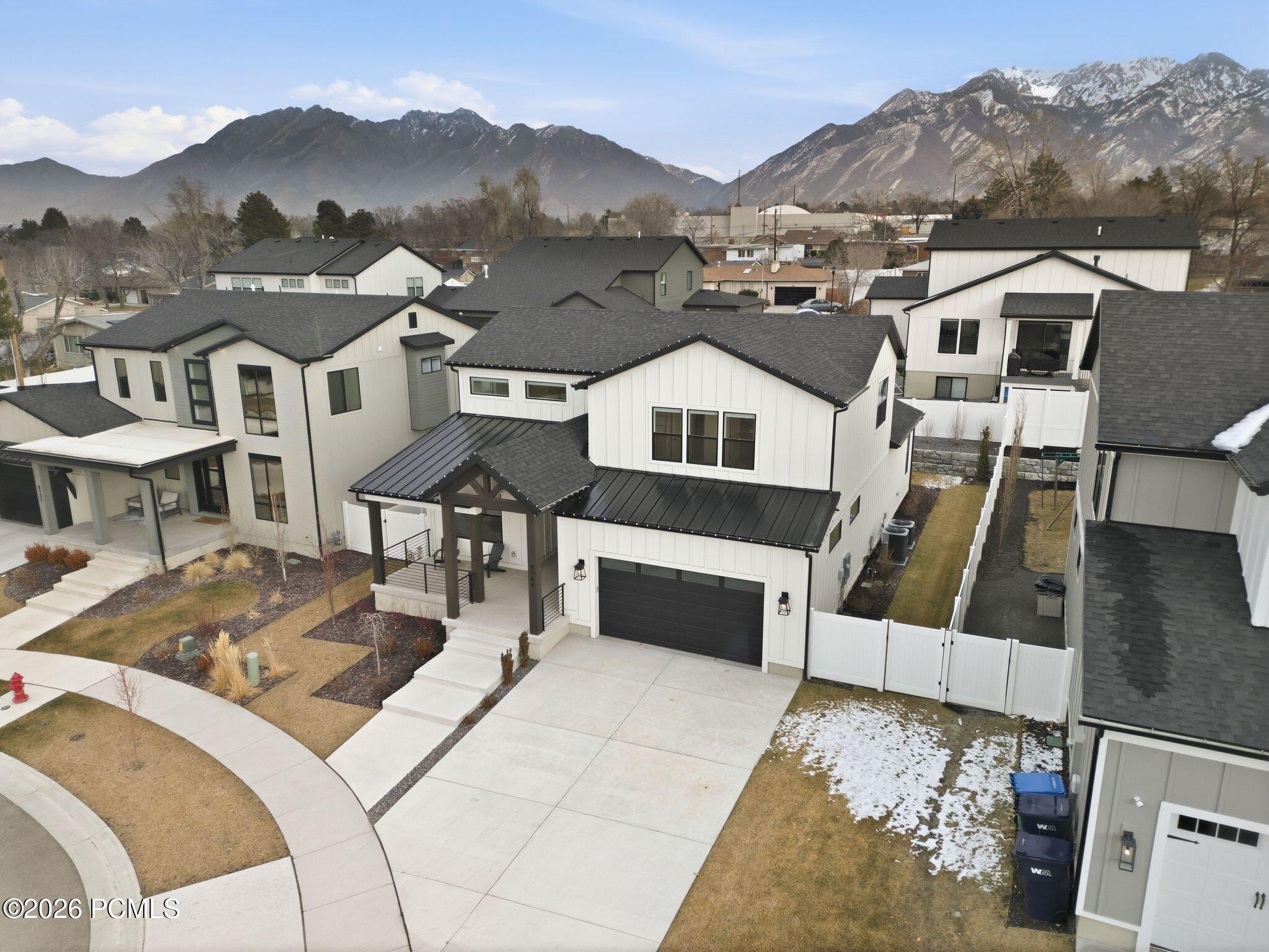 8569 S Round Stone Cove