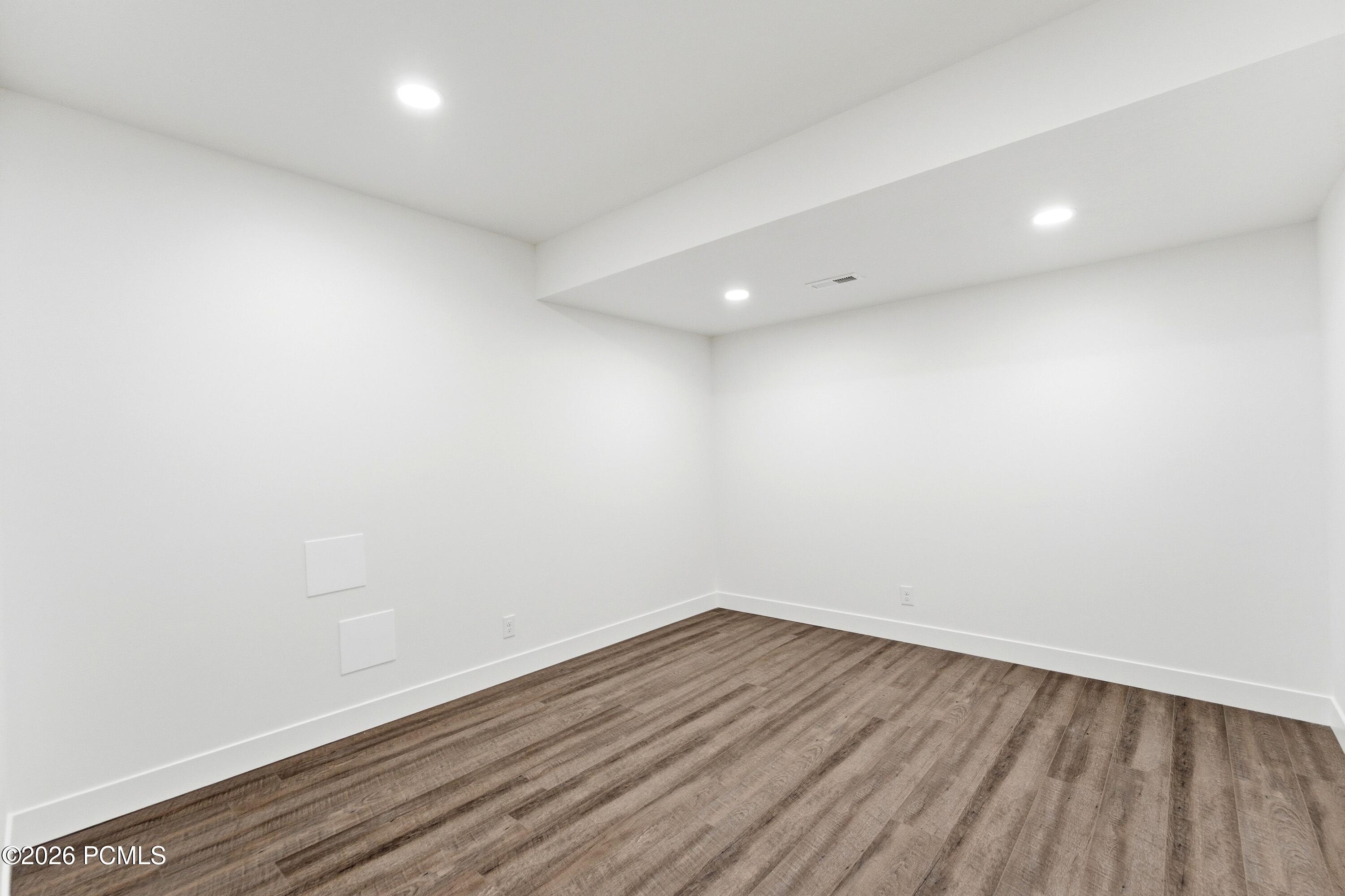 8569 S Round Stone Cove