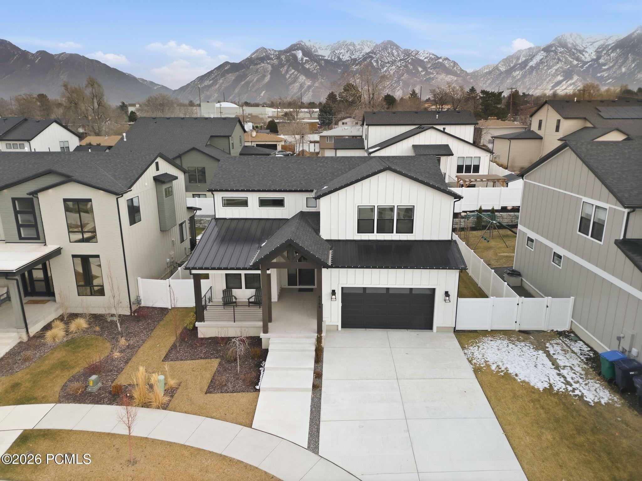 8569 S Round Stone Cove