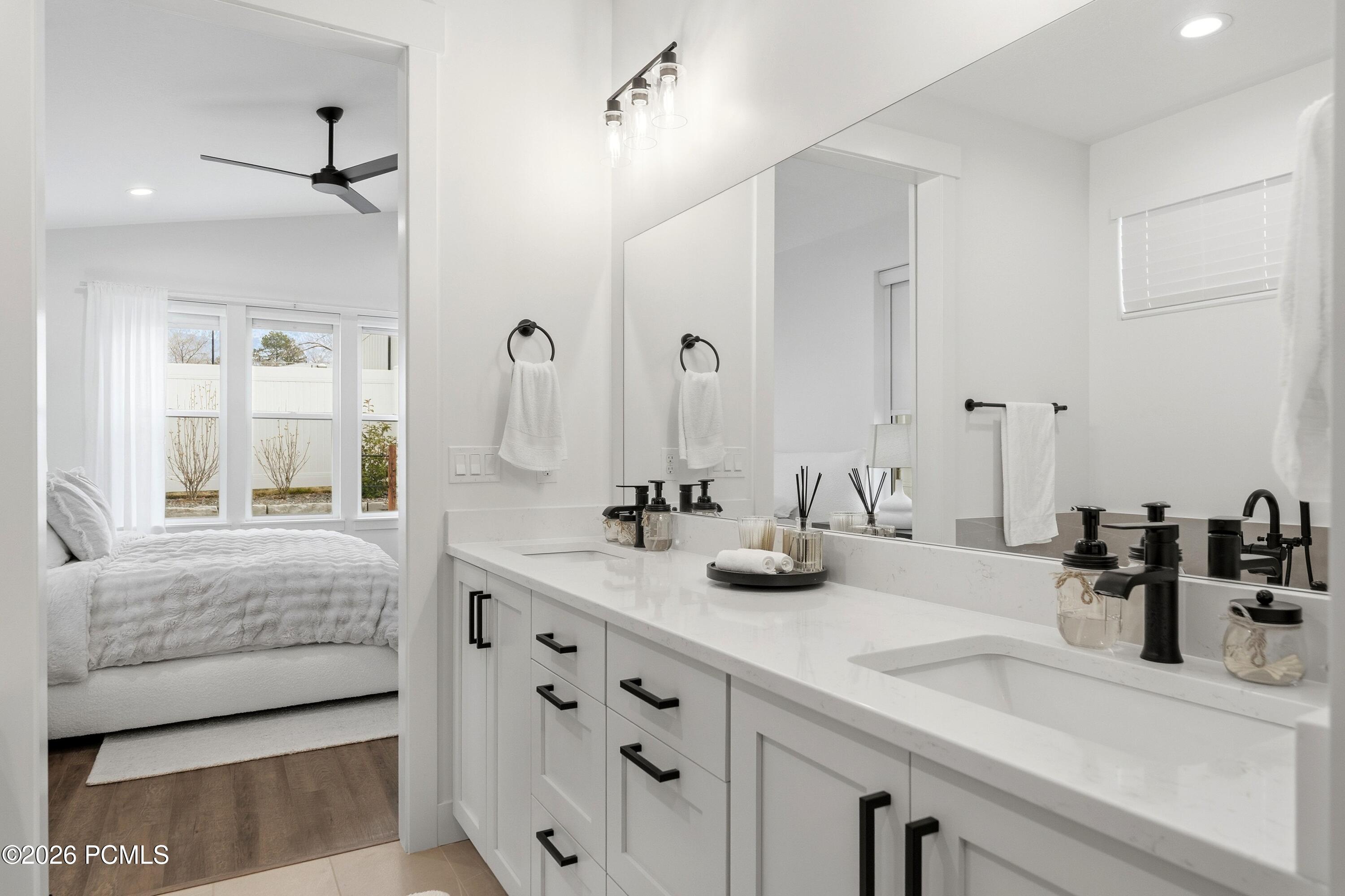 8569 S Round Stone Cove