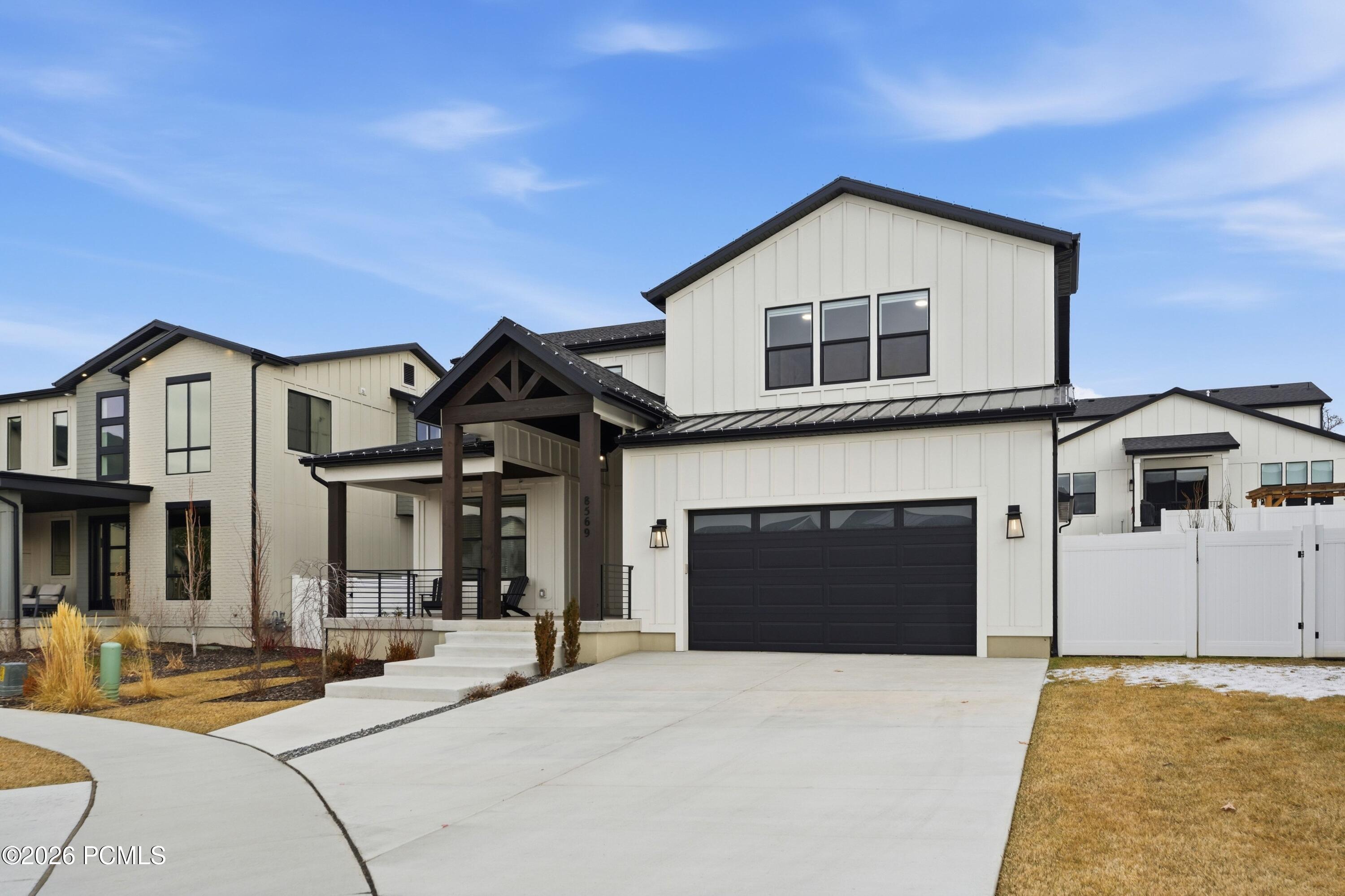 8569 S Round Stone Cove