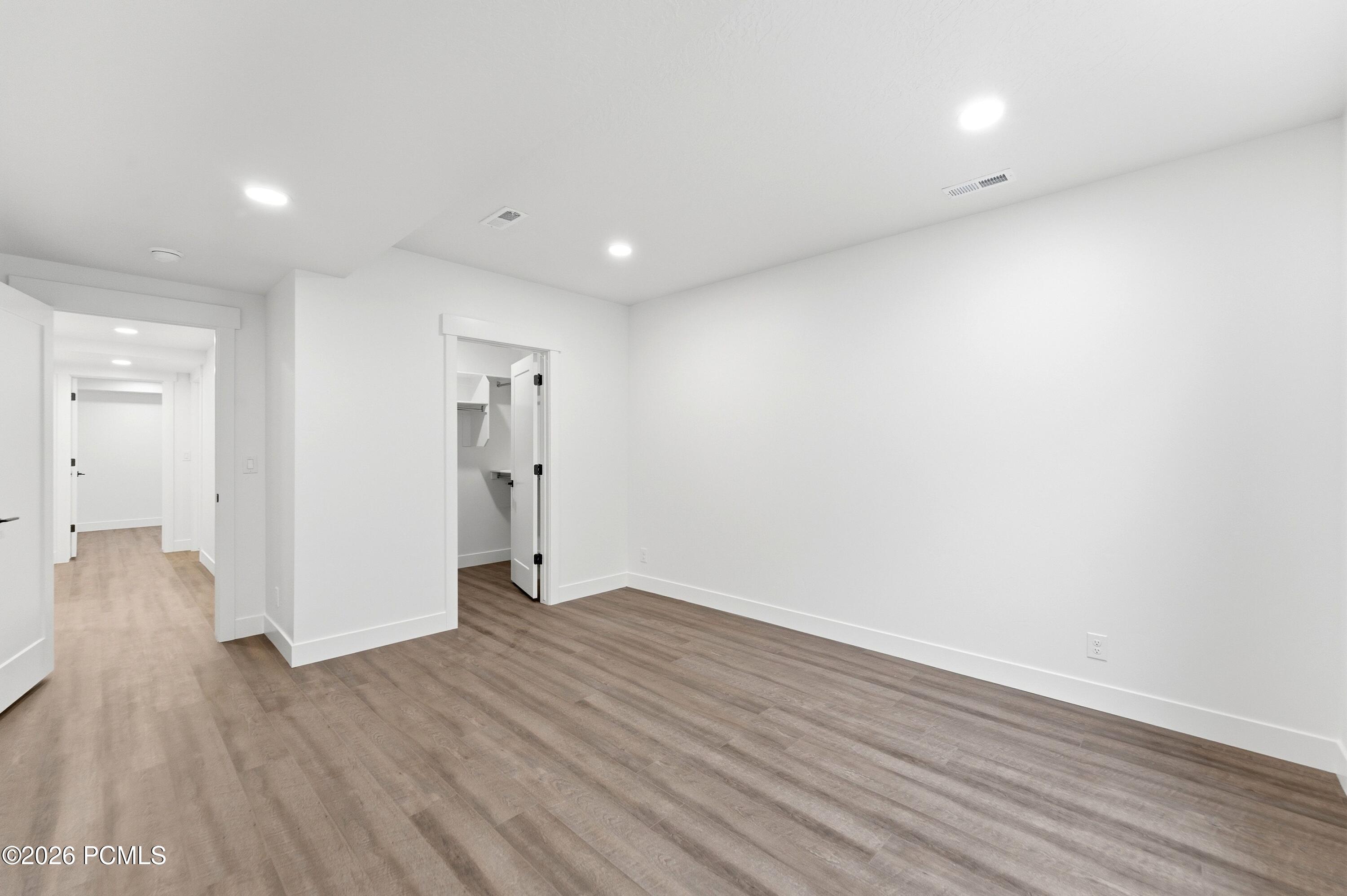 8569 S Round Stone Cove