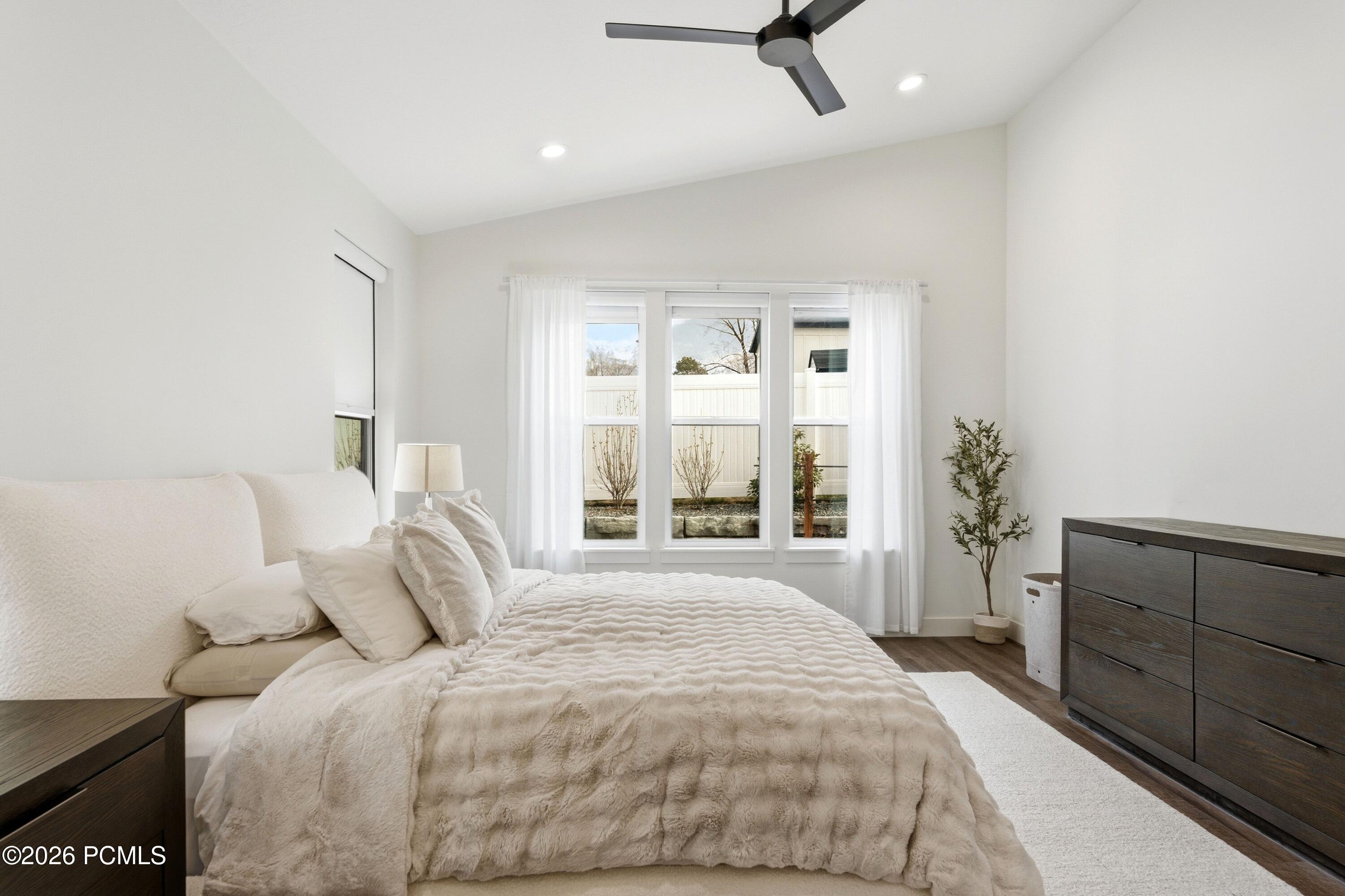 8569 S Round Stone Cove