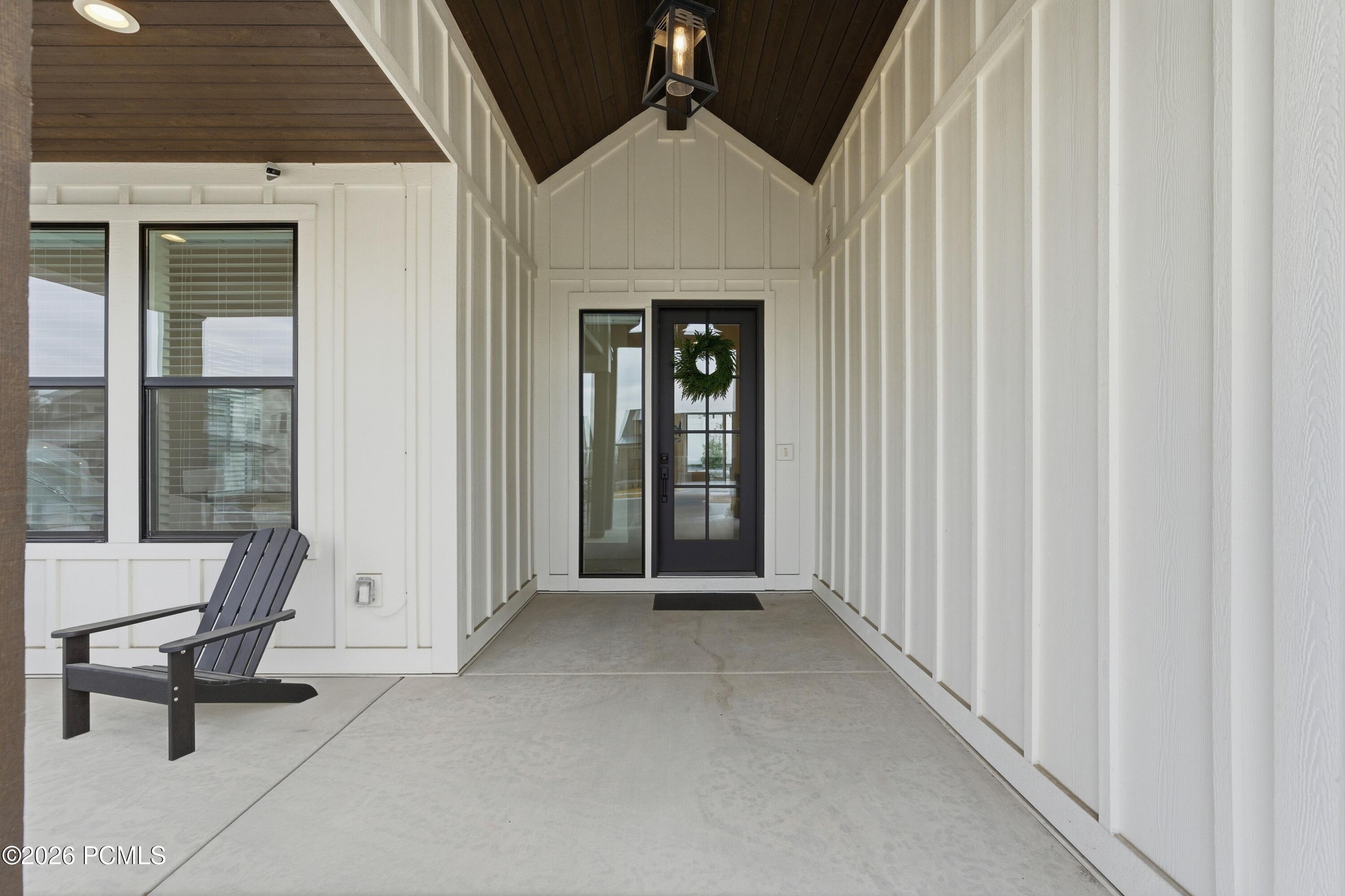 8569 S Round Stone Cove