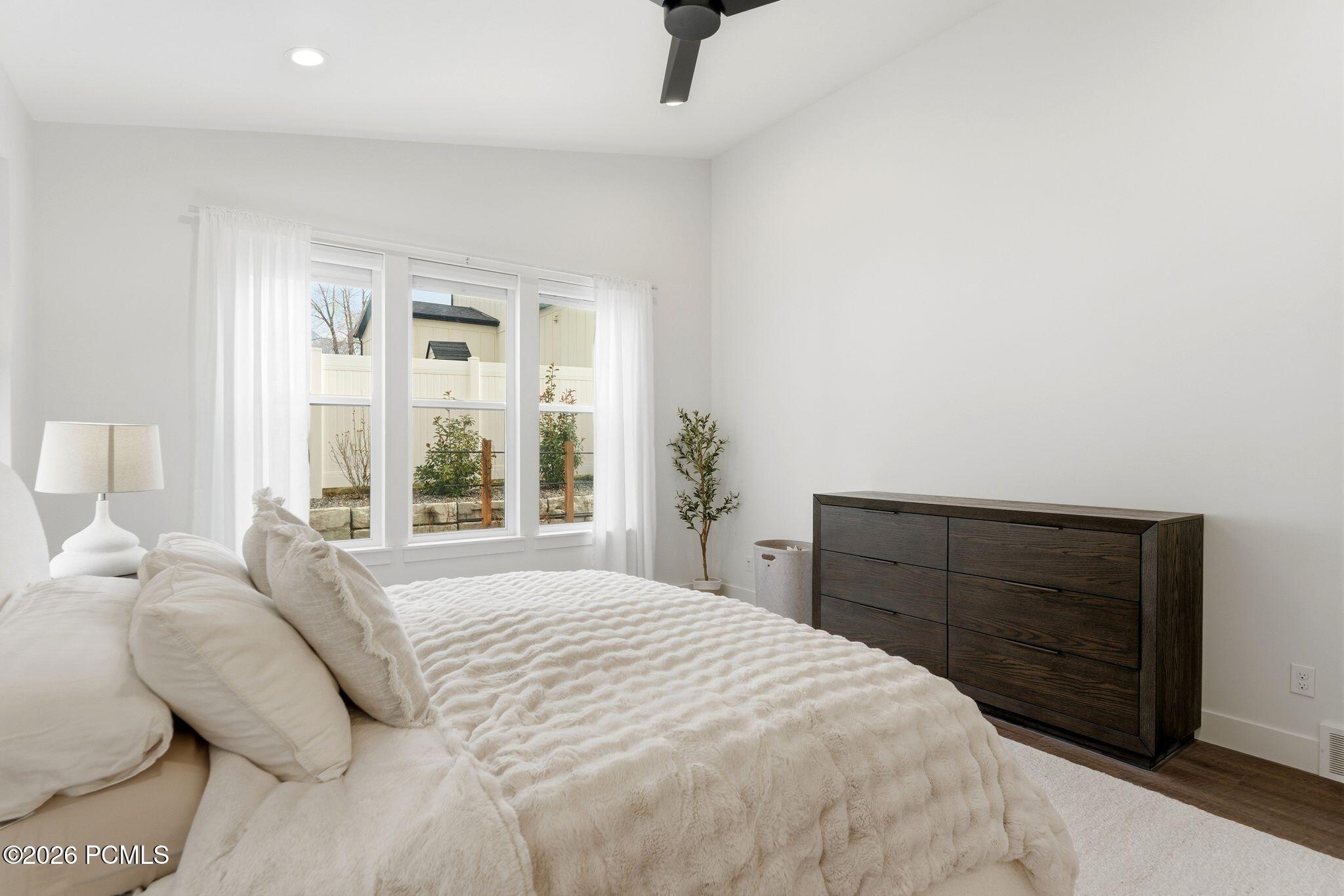 8569 S Round Stone Cove