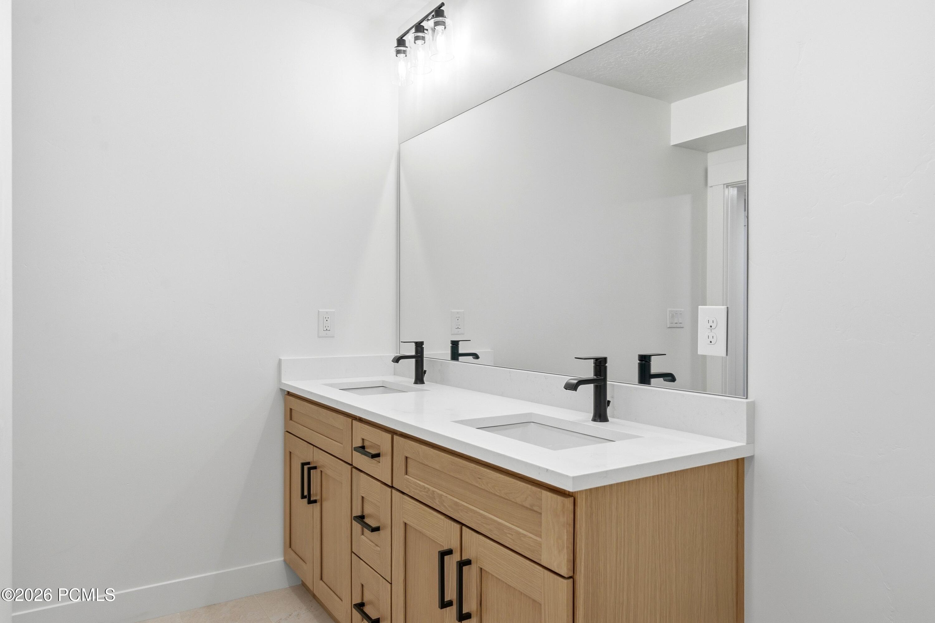 8569 S Round Stone Cove