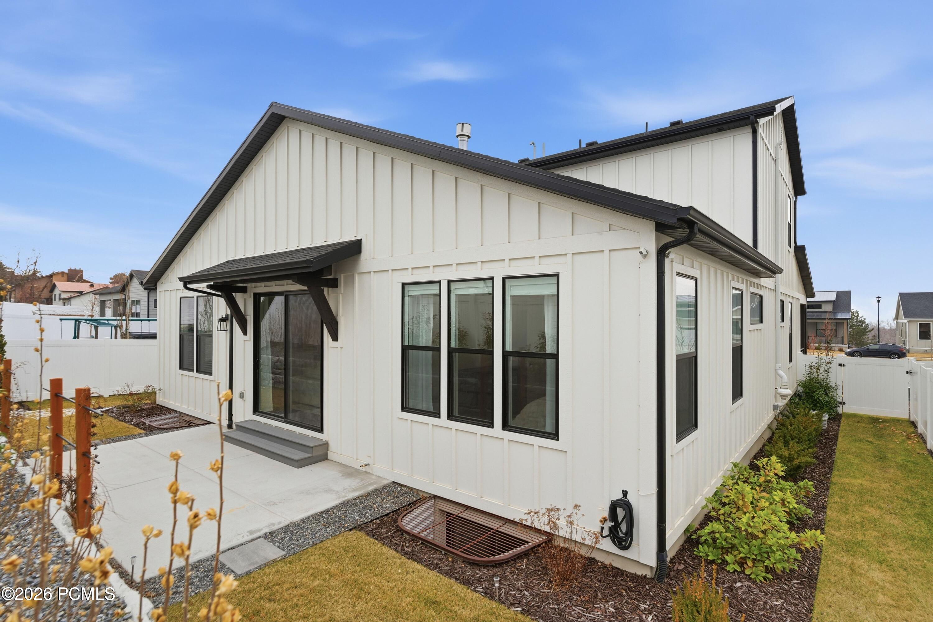 8569 S Round Stone Cove